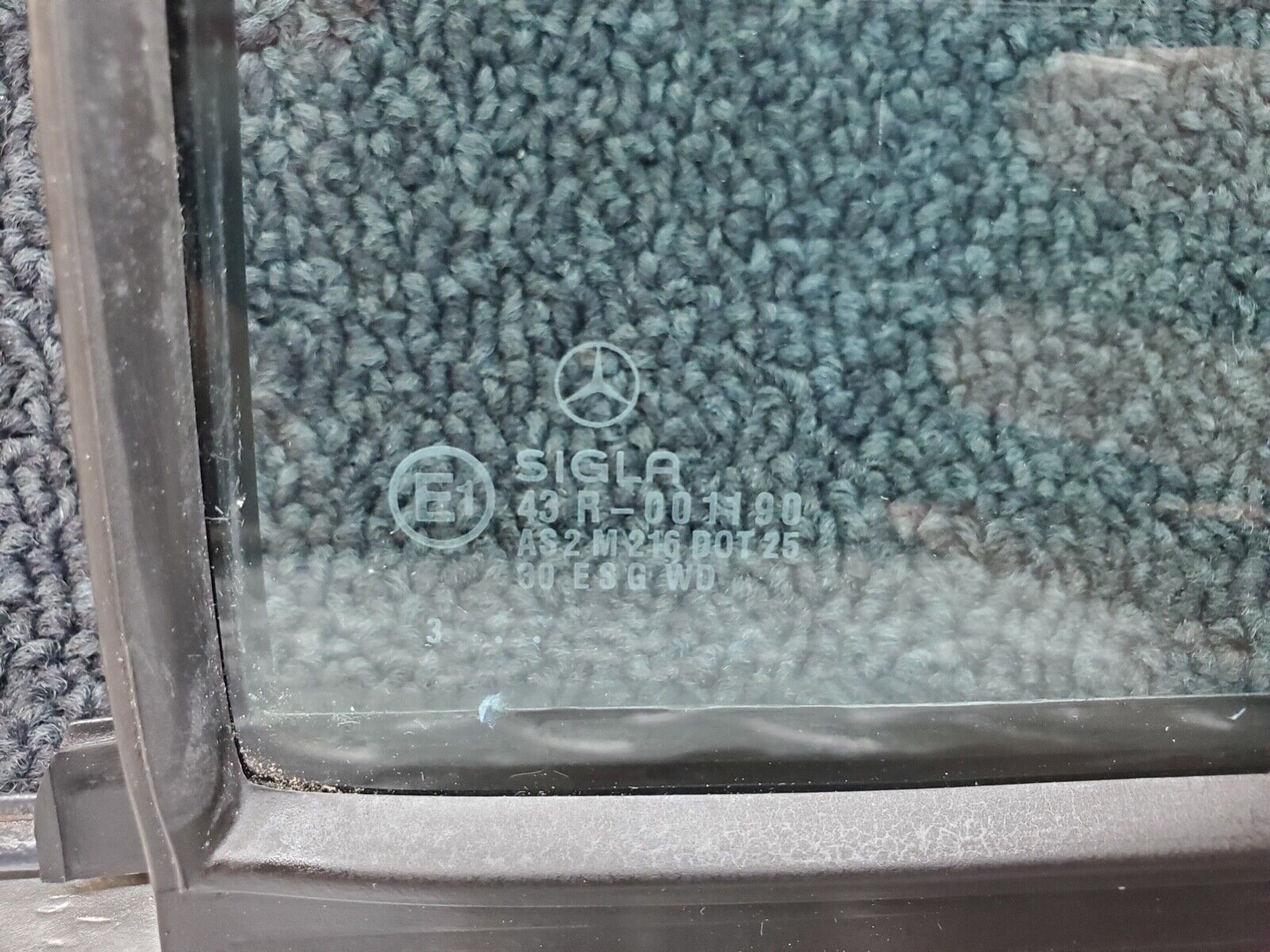 44635 Mercedes-Benz W124 220E Rear Left Quarter Window Glass 1247350524