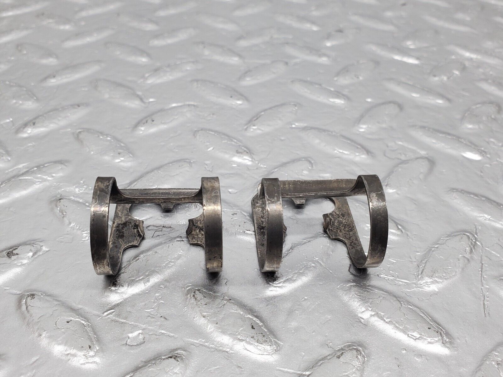 45480 Mercedes-Benz 280E M110.988 Valve Rocker Arm With Retaining Spring