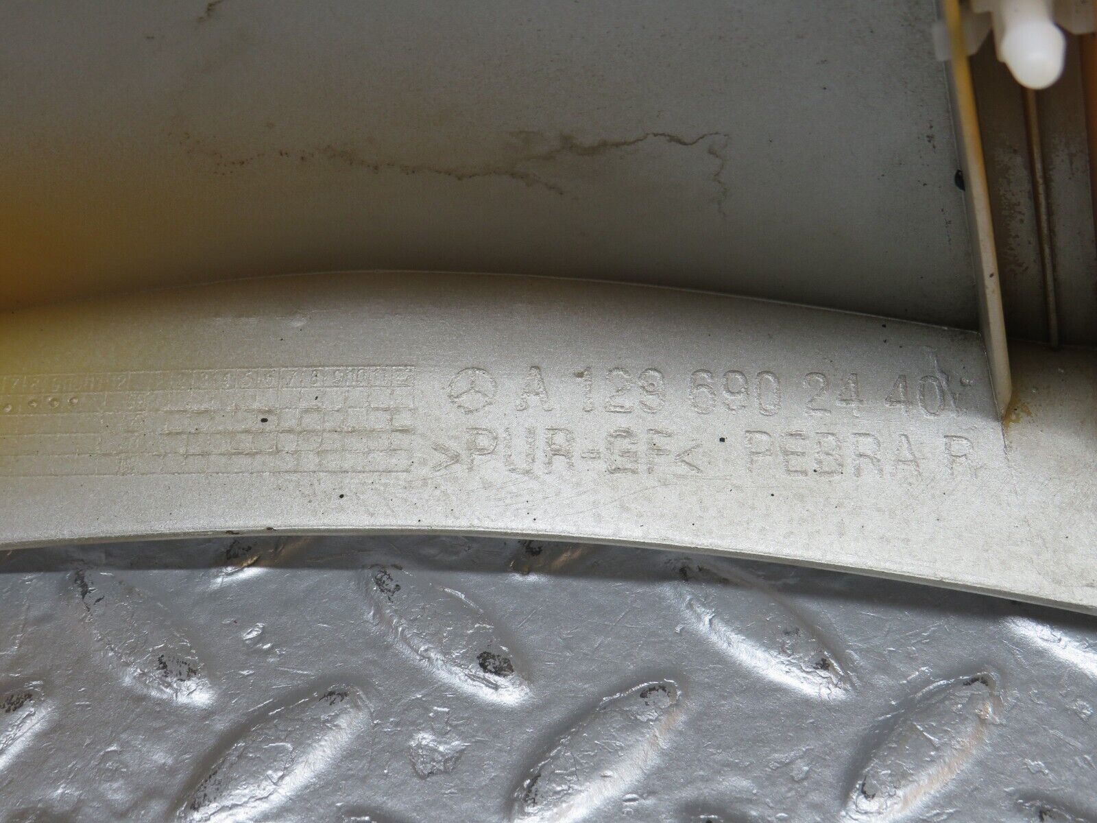 39683 Mercedes-Benz R129 320SL Coupe Rear Right Lower Moulding Trim 1296902440