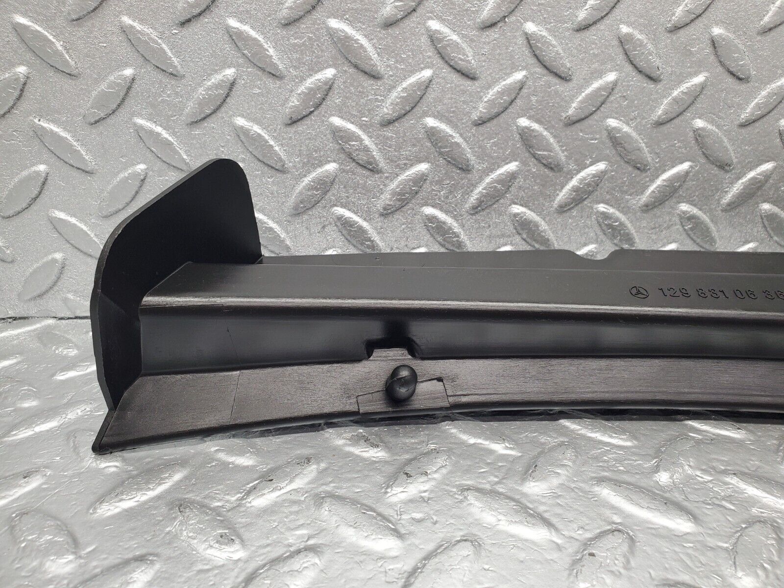 46891 Mercedes-Benz R129 320SL Coupe Windscreen Drain Channel Right Side 1298310636