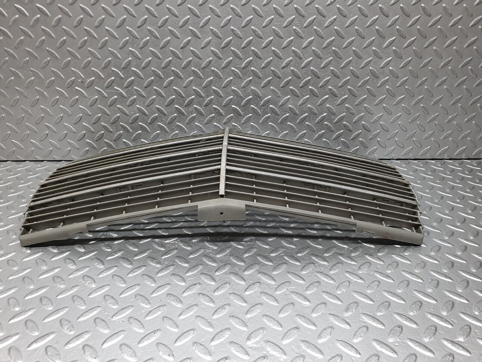 44103 Mercedes-Benz C123 230CE Coupe Bonnet Grill