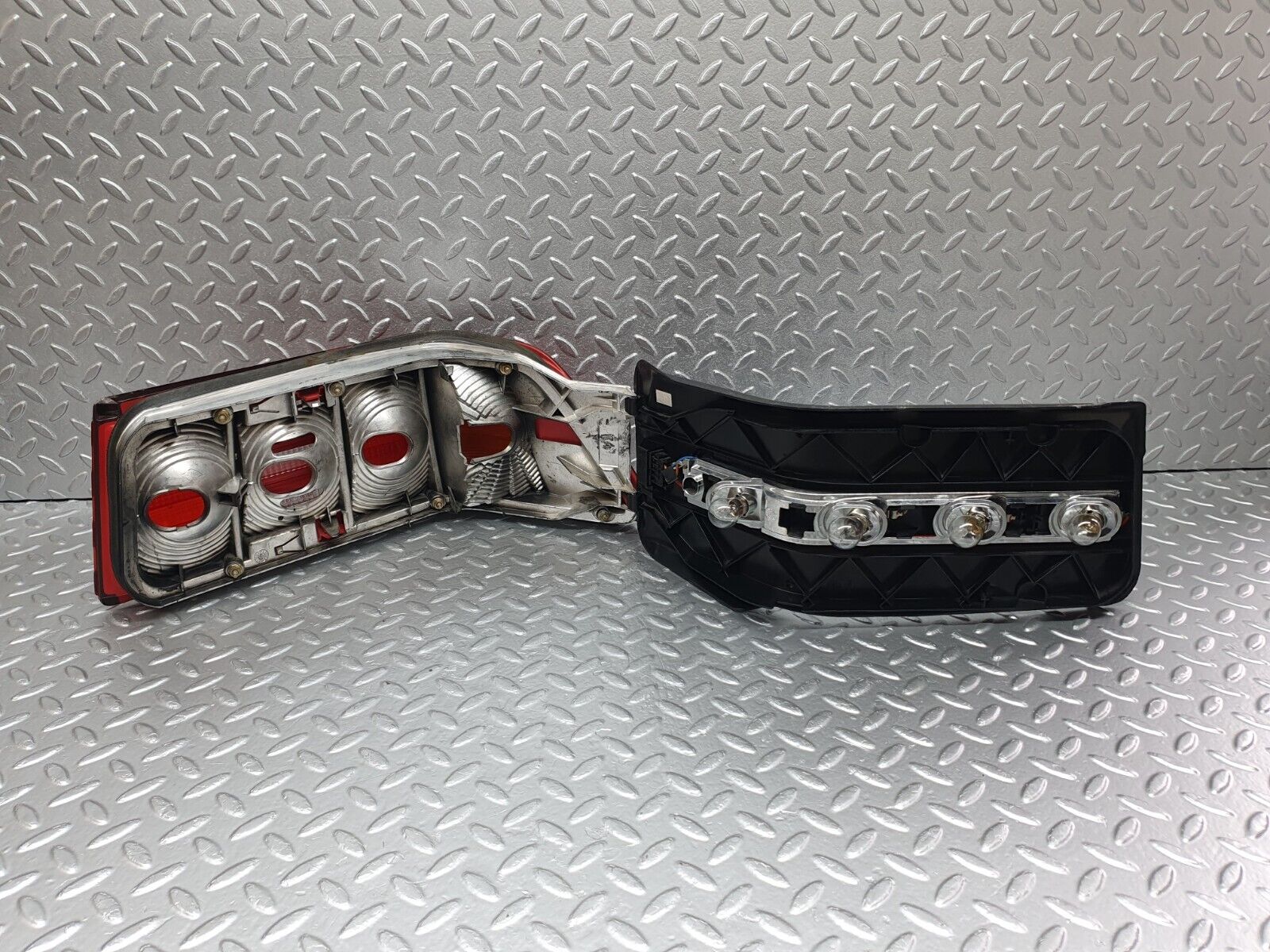 42278 Mercedes-Benz R129 320SL Coupe Tail Light Left Side