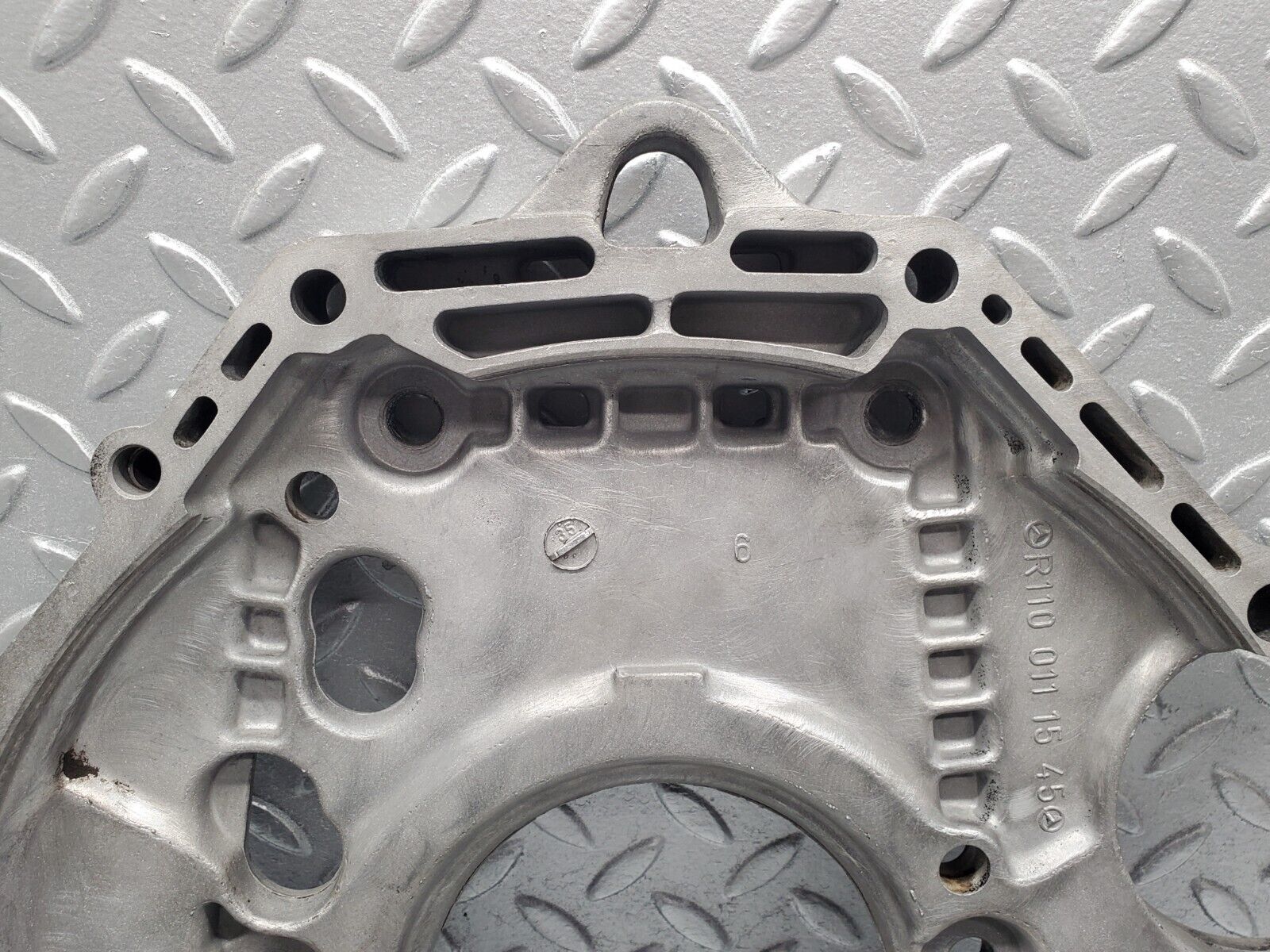 46661 Mercedes-Benz C123 280CE Coupe Gearbox Flange 1100111545