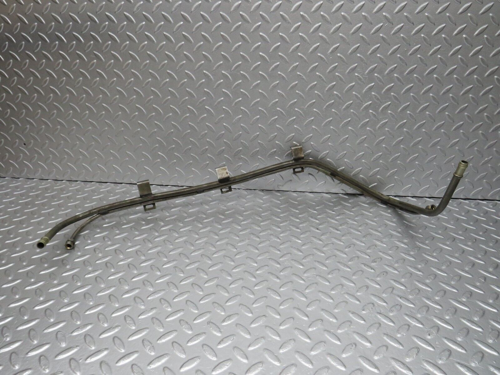 40075 Mercedes-Benz R107 350SL Oil Pipe Line