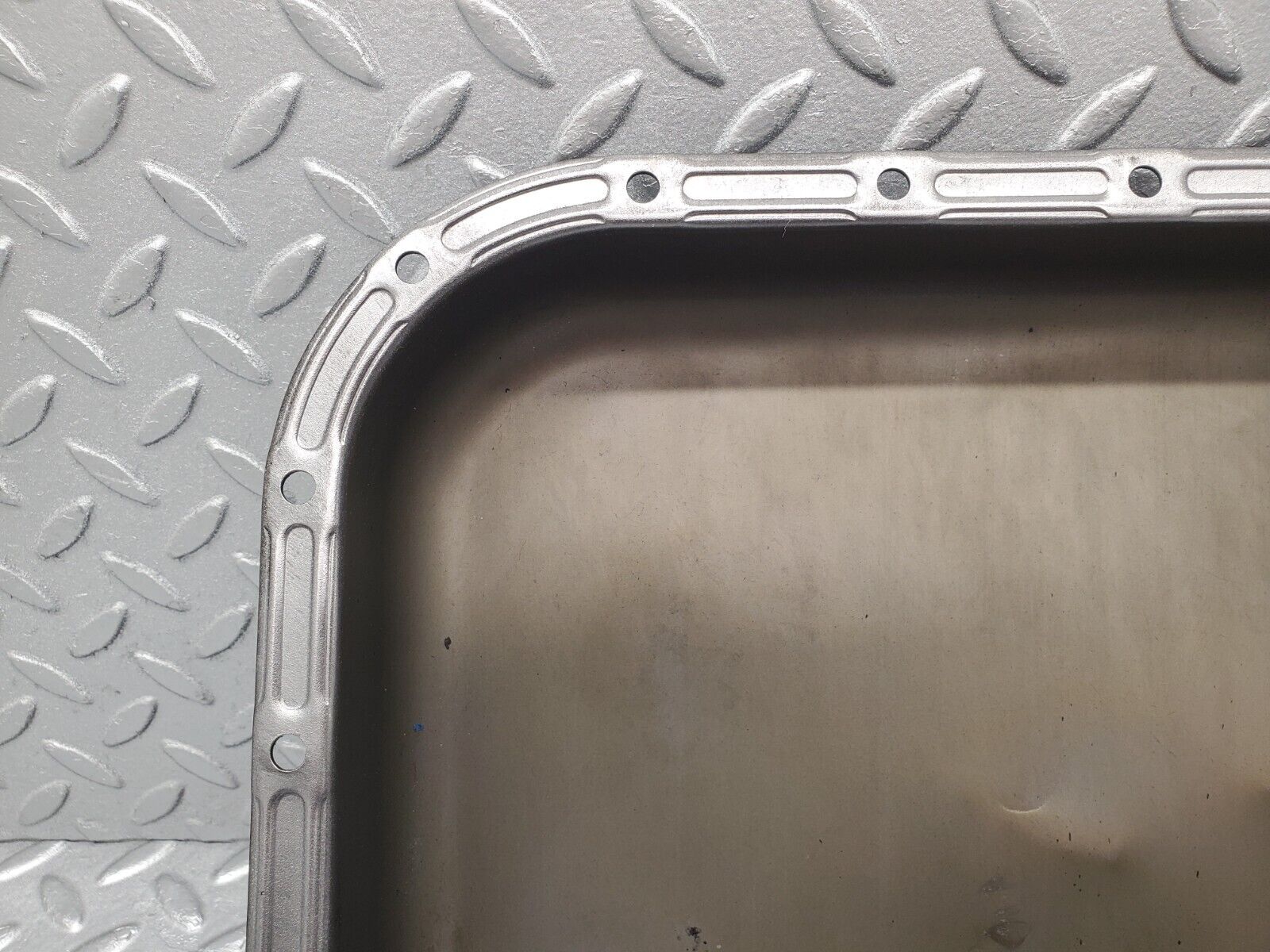 46320 Mercedes-Benz W126 420SE Oil Pan Oil Sump