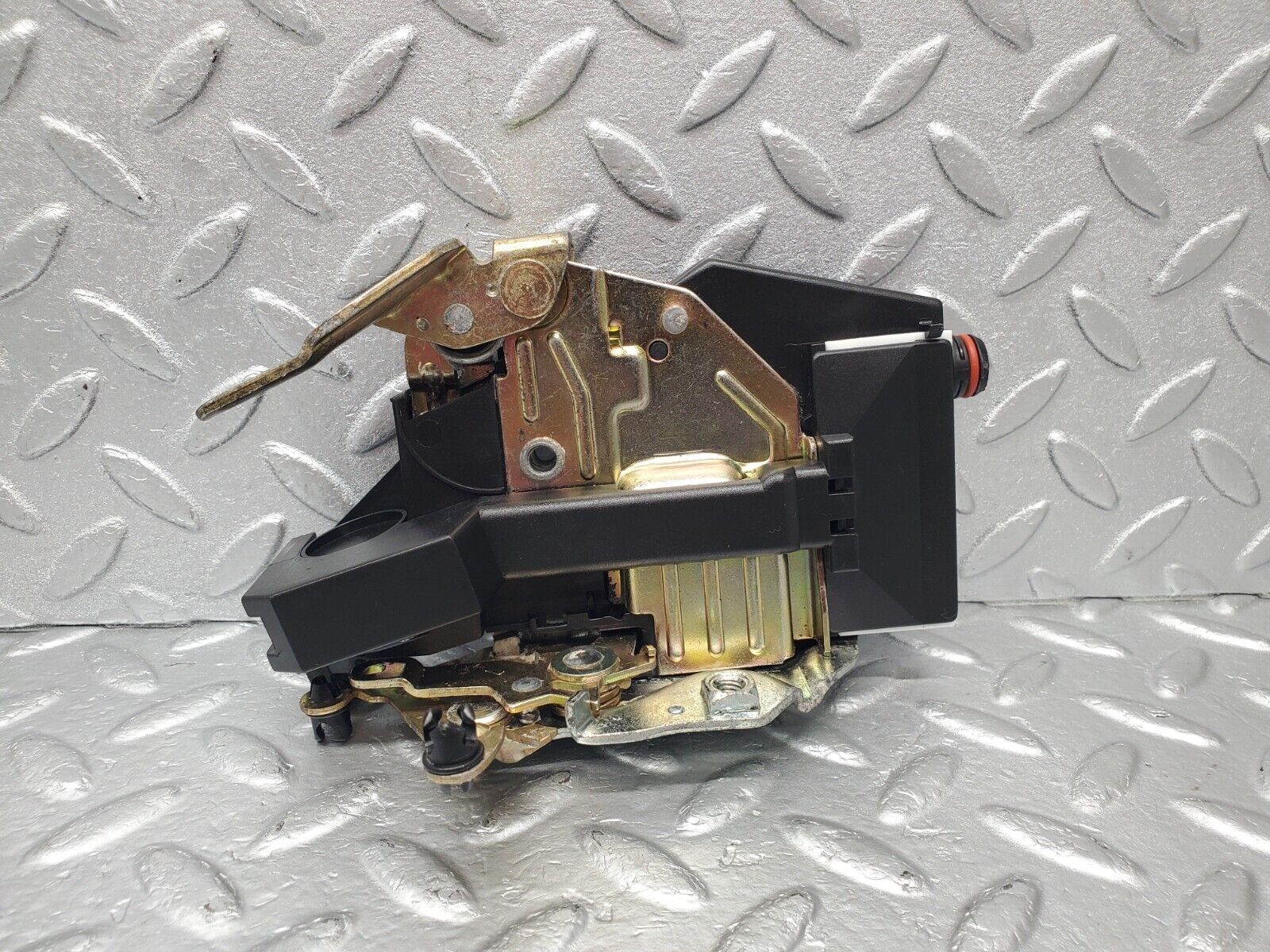 46750 Mercedes-Benz R129 320SL Coupe Left Door Lock Mechanism