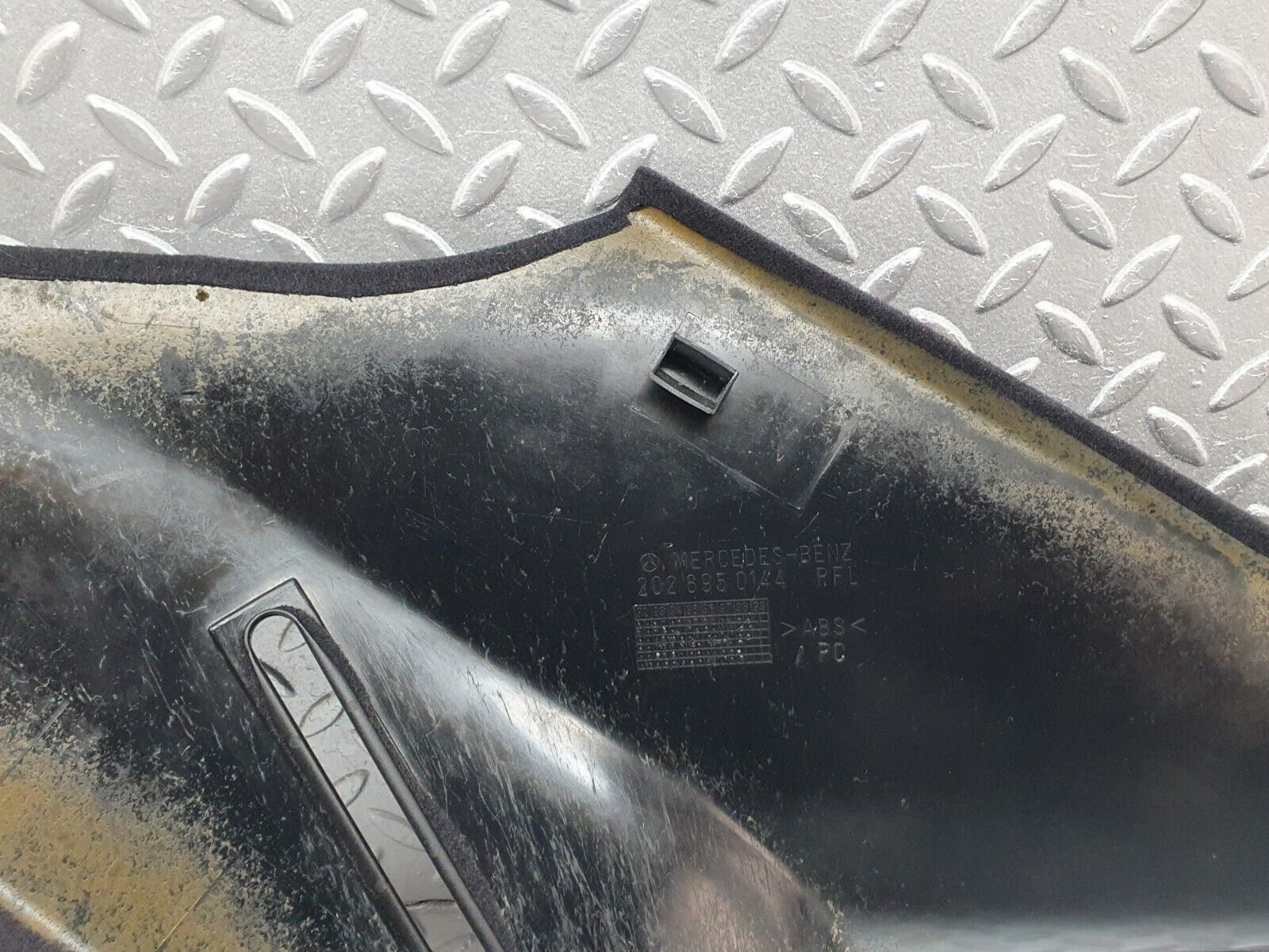 41758 Mercedes-Benz W202 C200 C Pillar Cover Panel Left Side Grey 2026950144