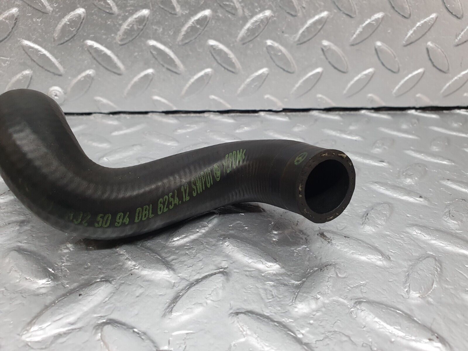 42069 Mercedes-Benz W202 C200 Water Hose Pipe 2028325094 2108320594