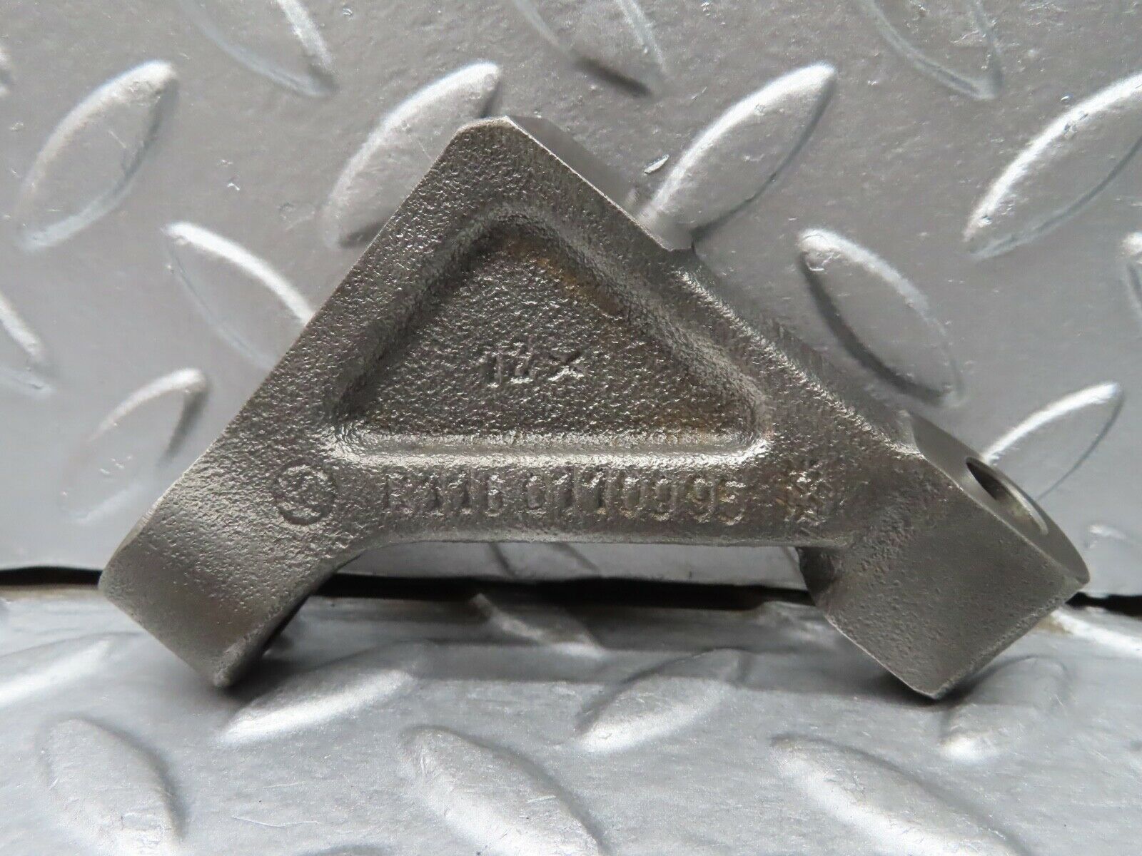 20627 Mercedes-Benz R107 450SL Engine Mount Bracket Pair 1160110995