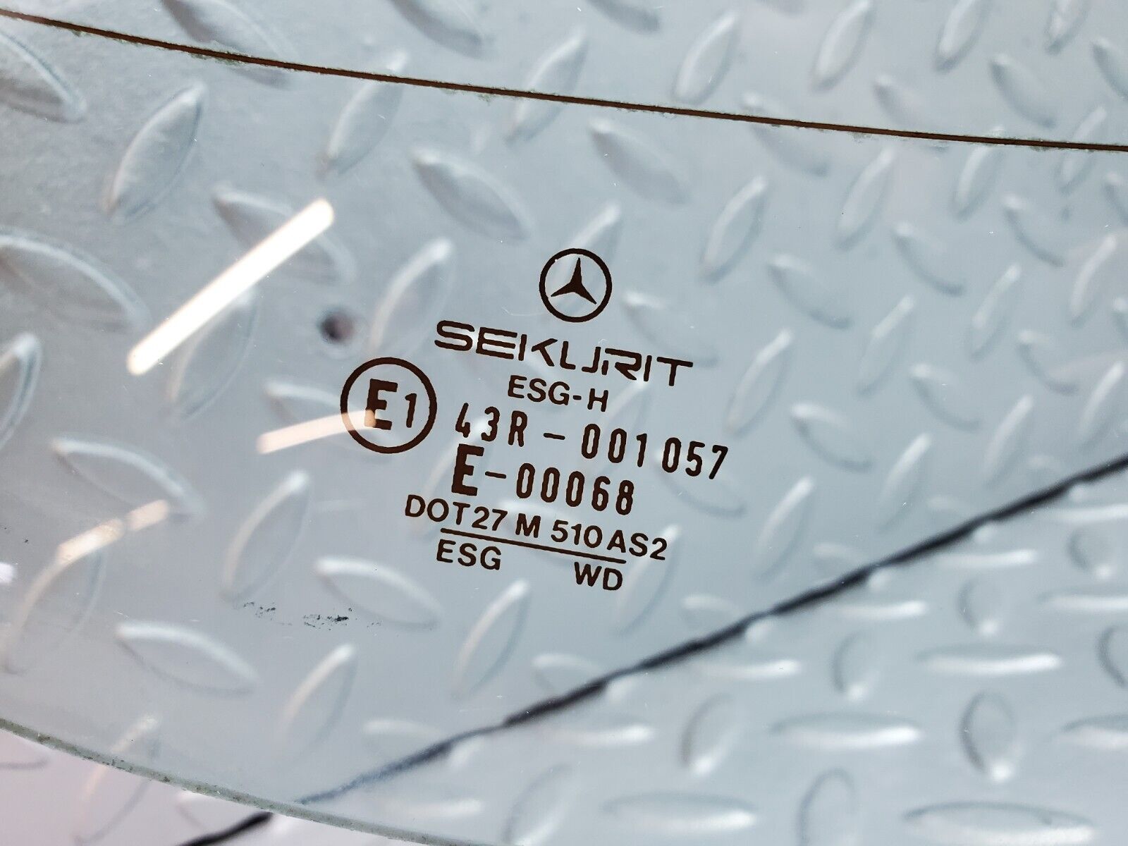 44368 Mercedes-Benz W123 280E Rear Heated Windscreen Glass