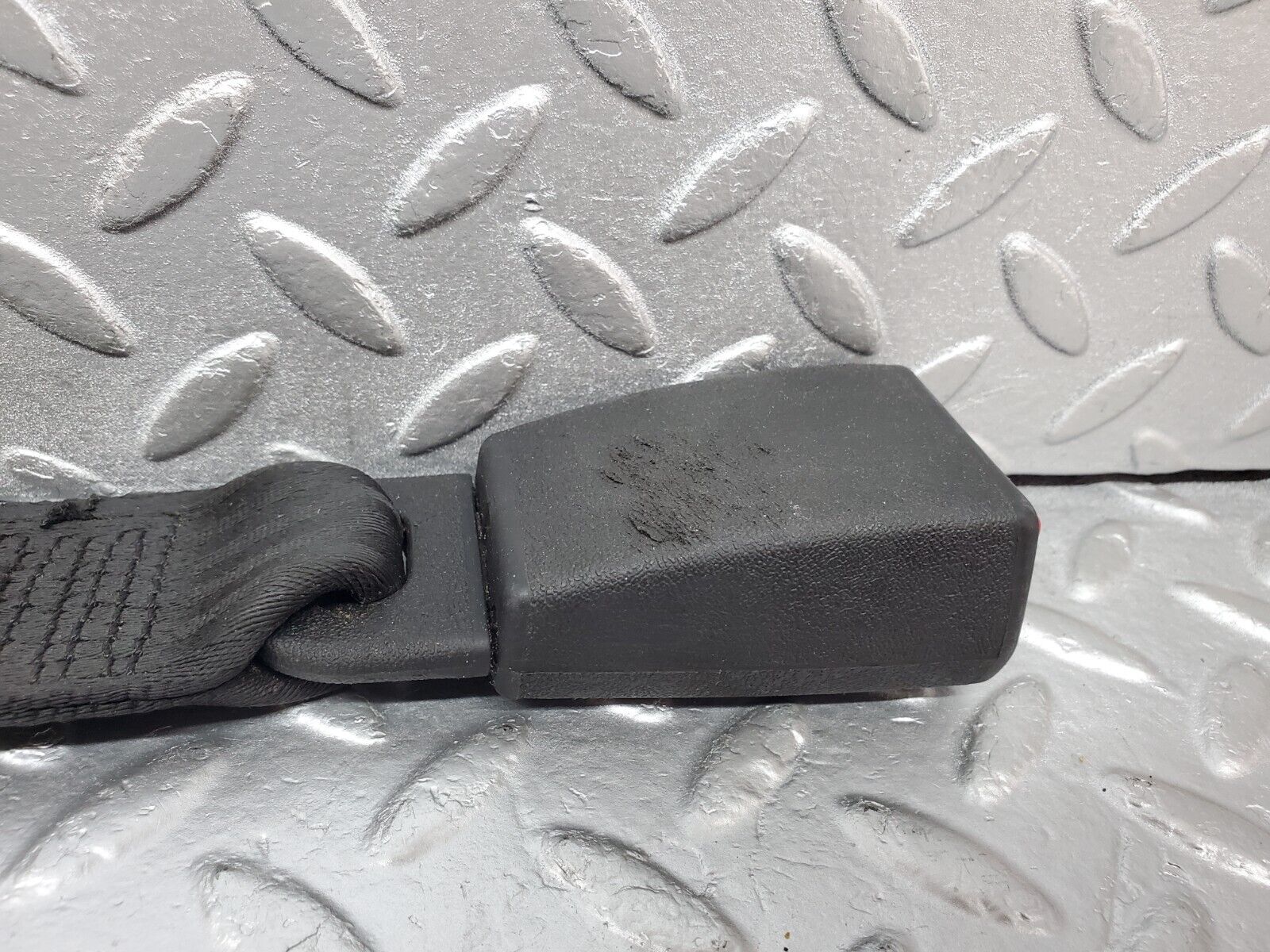 44521 Mercedes-Benz W123 280E Rear Seat Belt Set With Buckles 1268608985 1238603986 1238607369