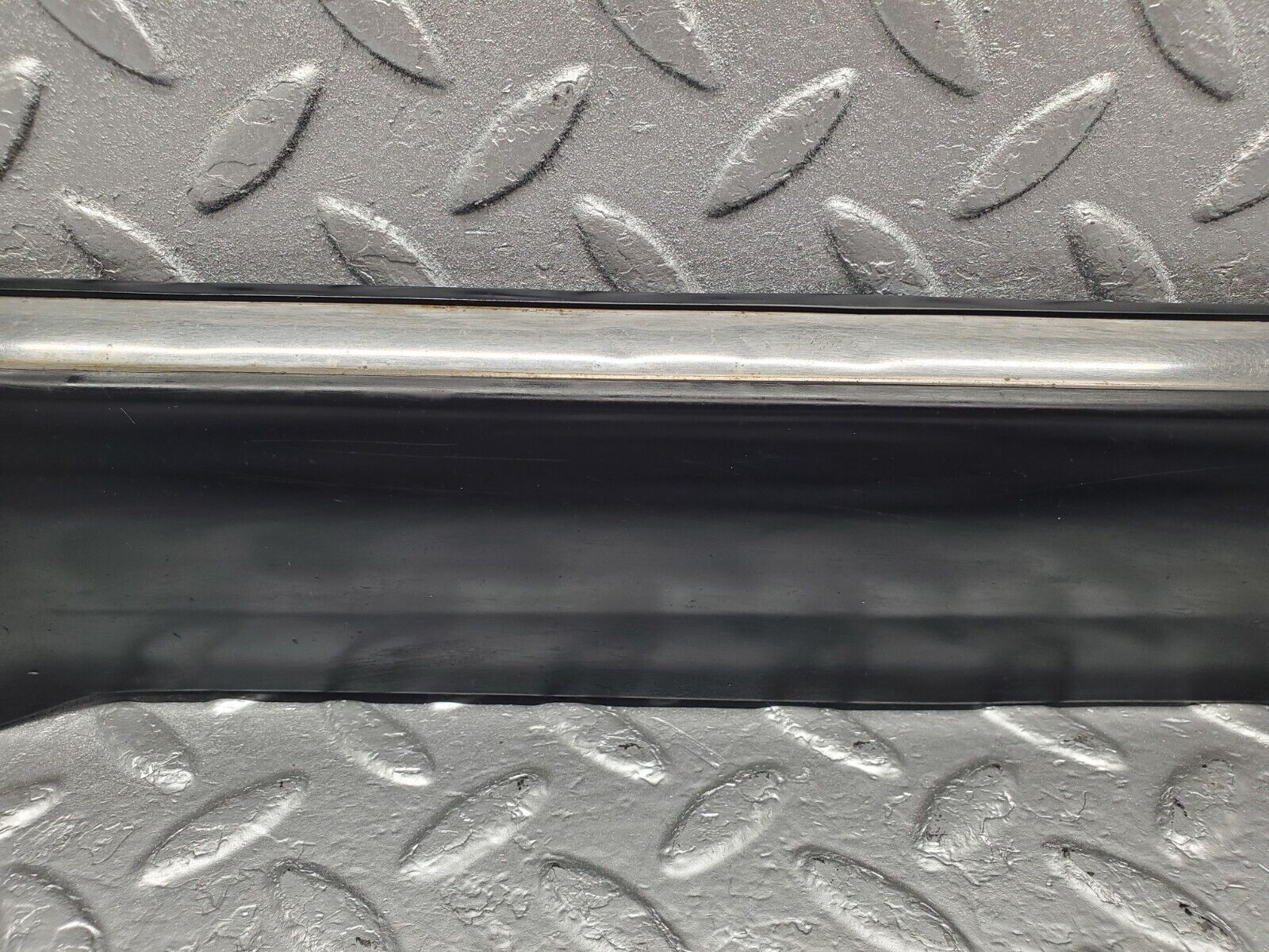 46422 Mercedes-Benz C123 280CE Coupe Front Right Fender Wing Lower Moulding Trim