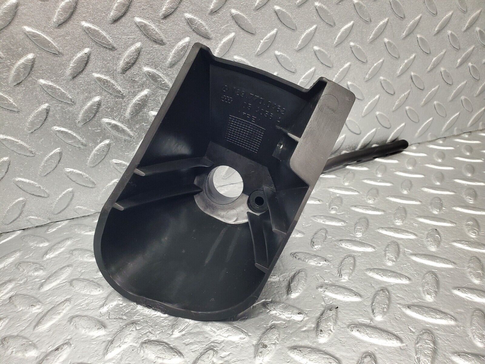 47020 Mercedes-Benz R129 320SL Coupe Roof Folding Lift Cylinder Cover Right Side 1297700462