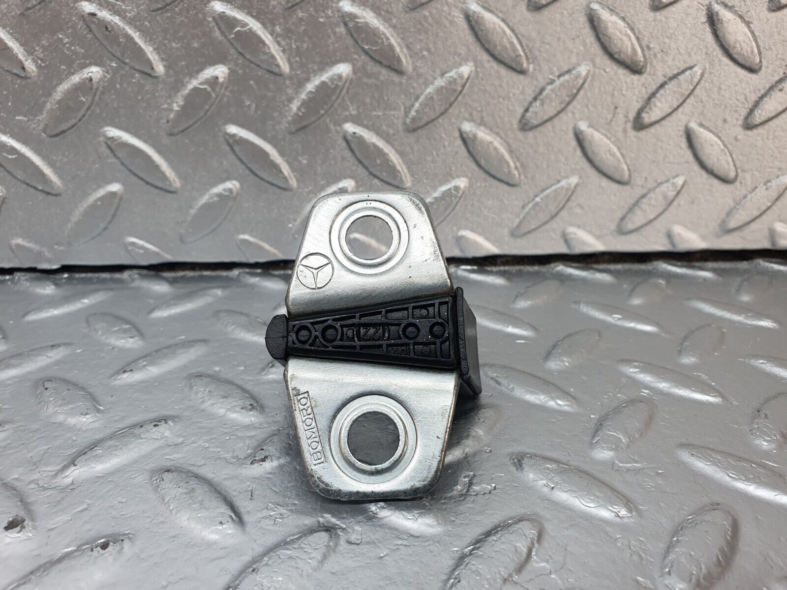 42890 Mercedes-Benz W201 190 2.0L Door Lock Latch