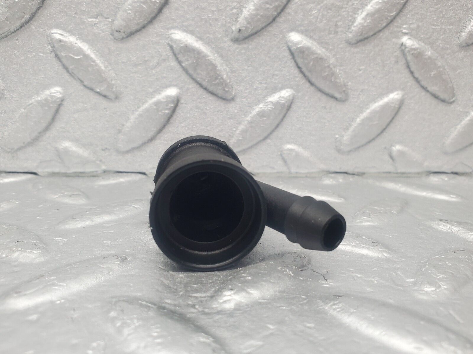 46038 Mercedes-Benz W126 420SE Fuel Injector Holder 2X