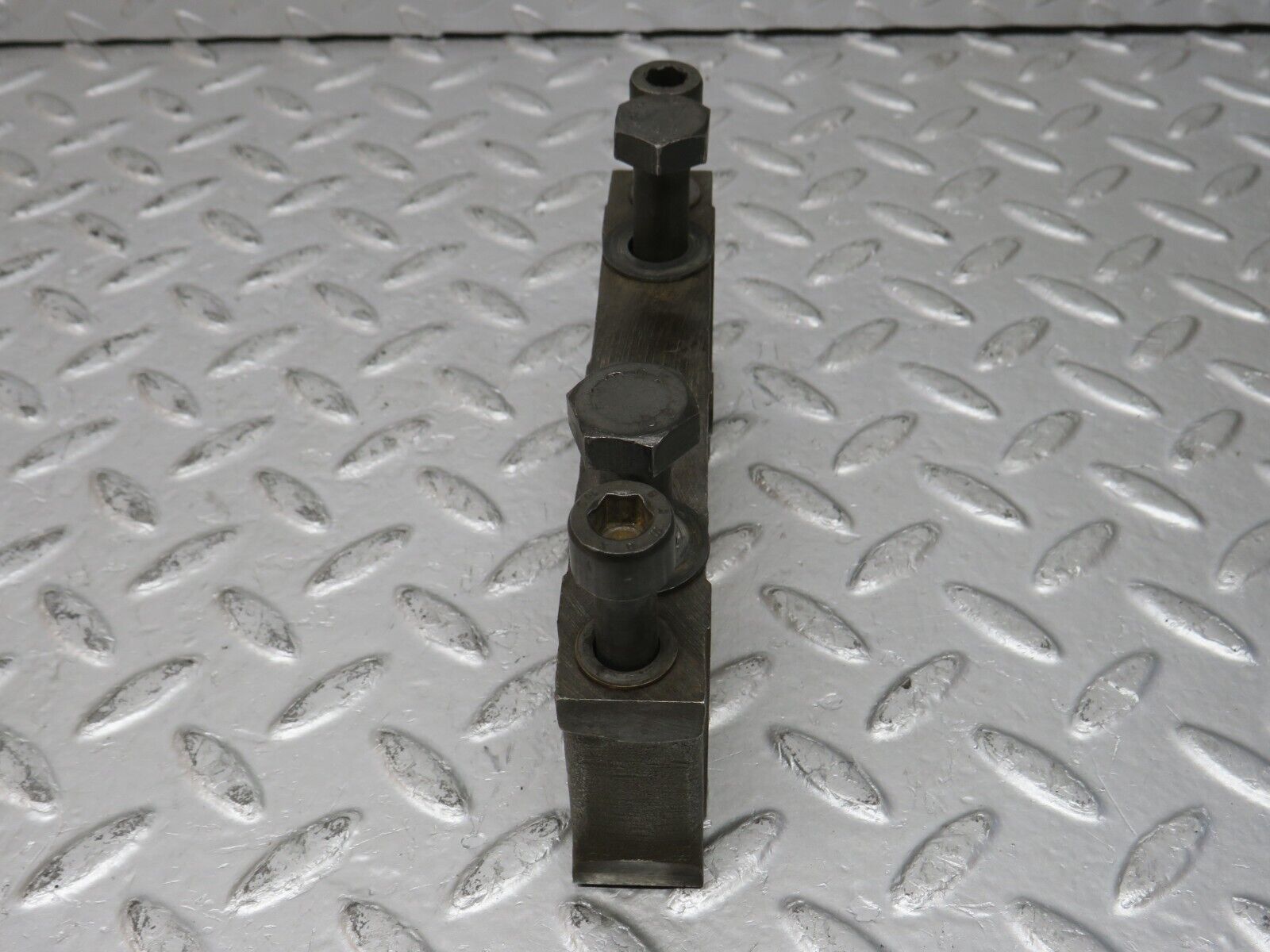 32867 Mercedes-Benz C107 R107 350 V8 Crankshaft Bearing Block 1160110312