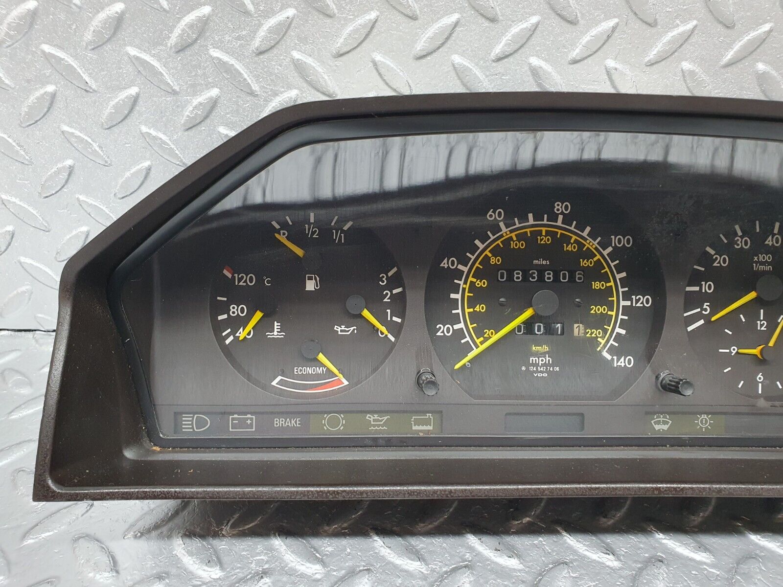 41389 Mercedes-Benz W124 200E Instrument Cluster 1245427406 1245409542