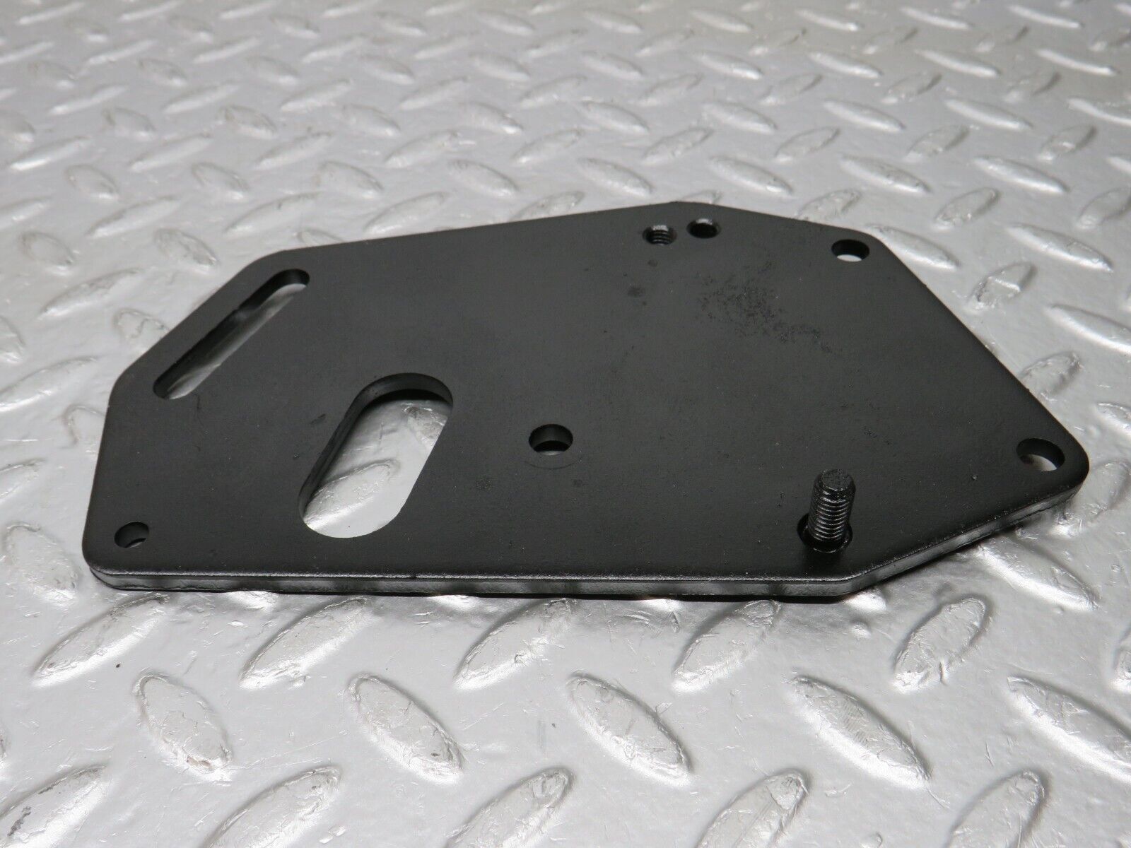 32985 Mercedes-Benz C107 R107 350 V8 Power Steering Pump Bracket