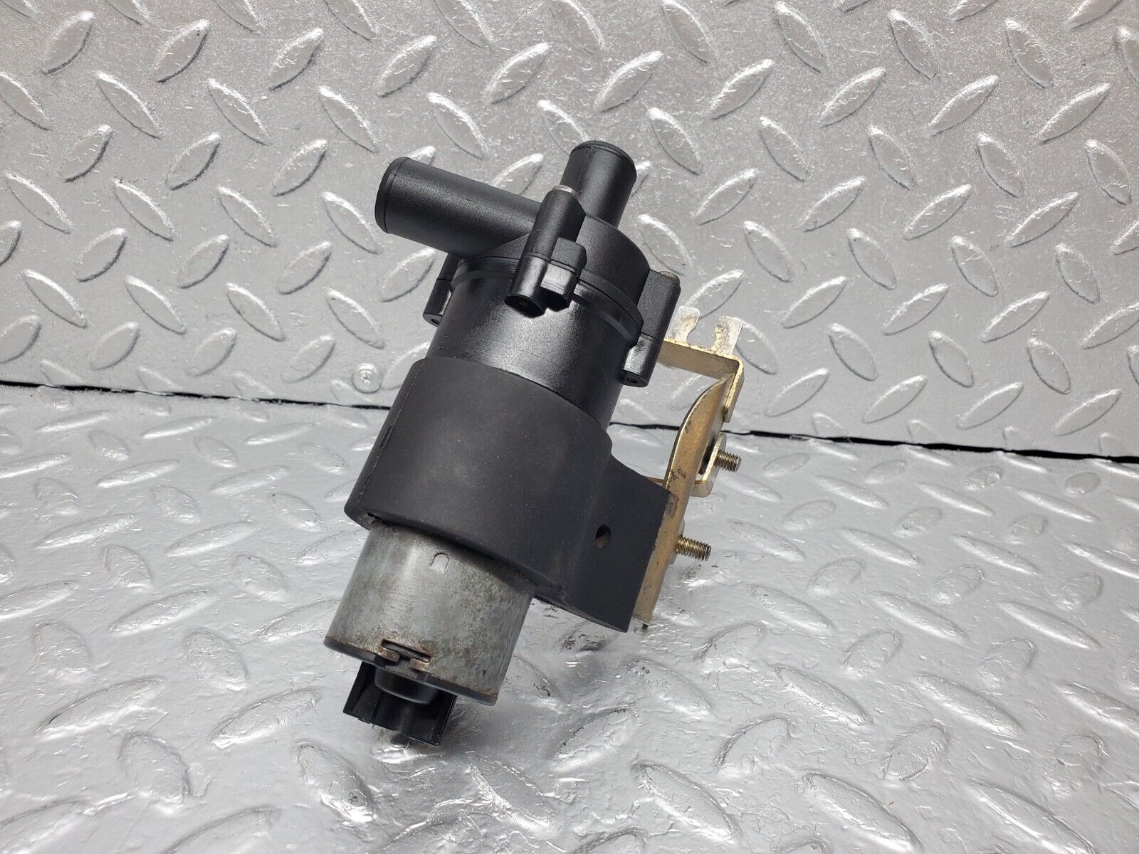 45091 Mercedes-Benz R129 300SL Coupe Heating Water Pump Bosch 0392020026