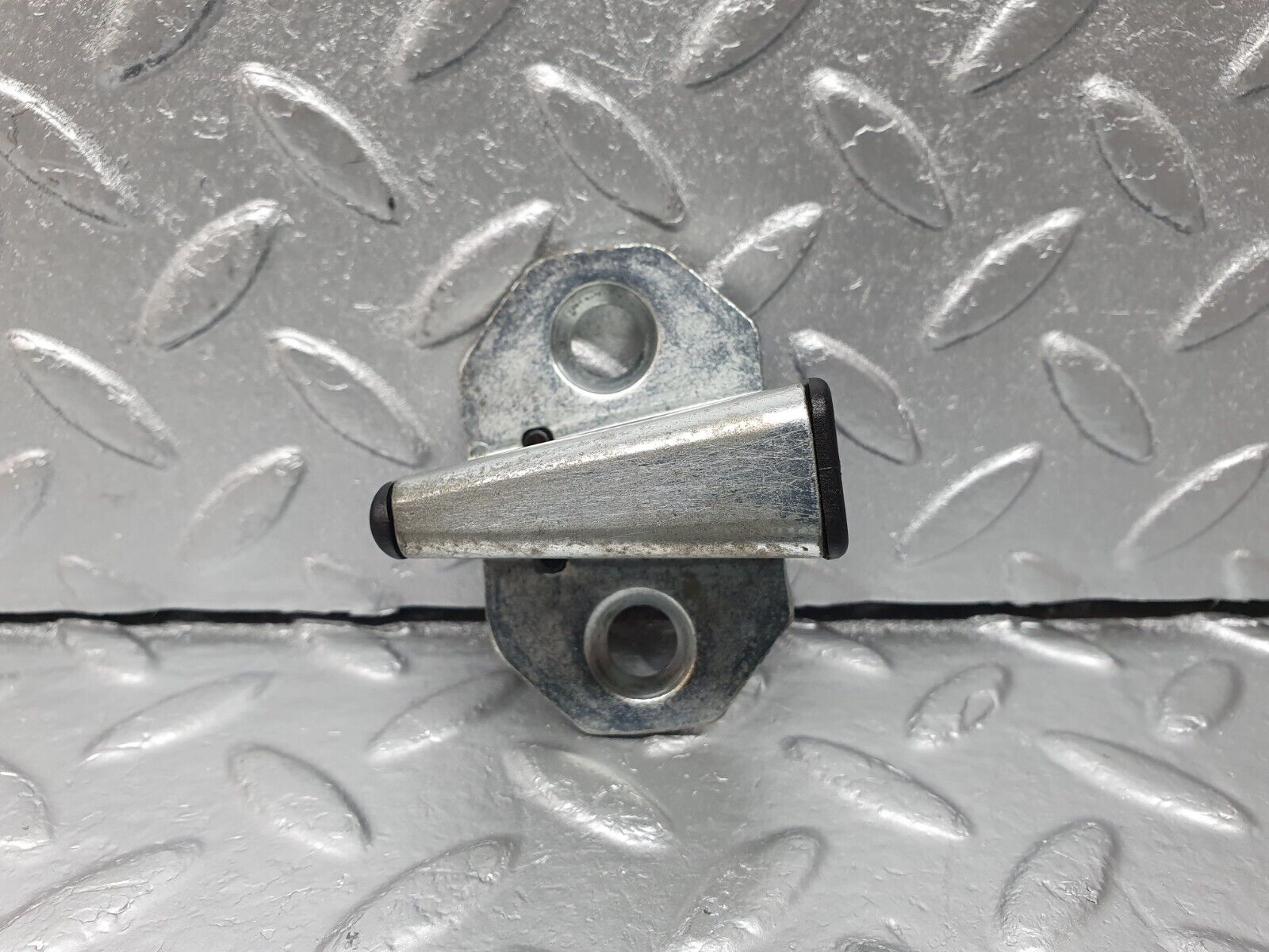 41951 Mercedes-Benz W202 C200 Door Lock Latch