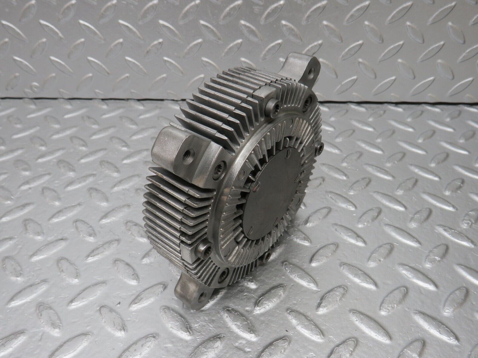 33150 Mercedes-Benz C107 R107 350 V8 Engine Cooling Fan Clutch