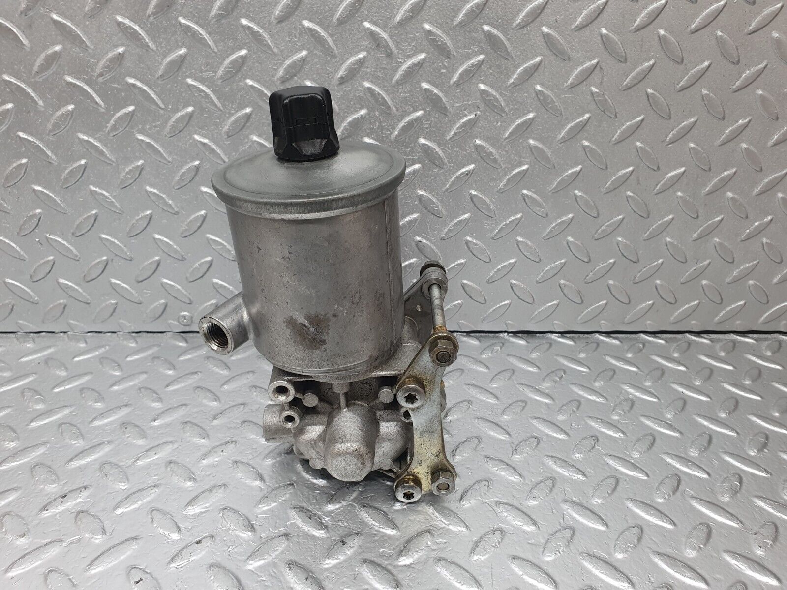 42720 Mercedes-Benz W201 190 2.0L Power Steering Pump 2014601180