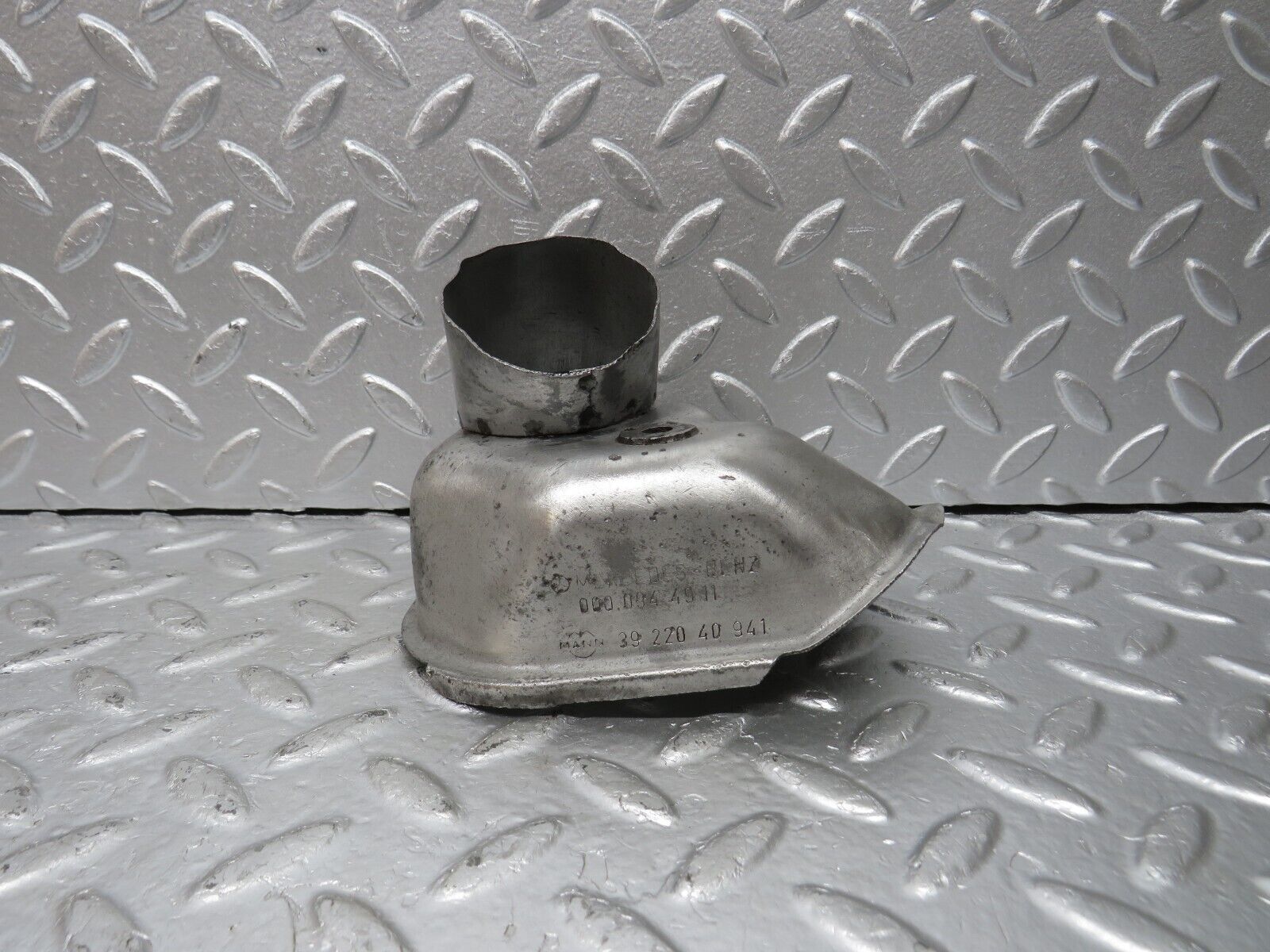 33085 Mercedes-Benz C107 R107 350 V8 Exhaust Heat Shield 0000944911 3922040941