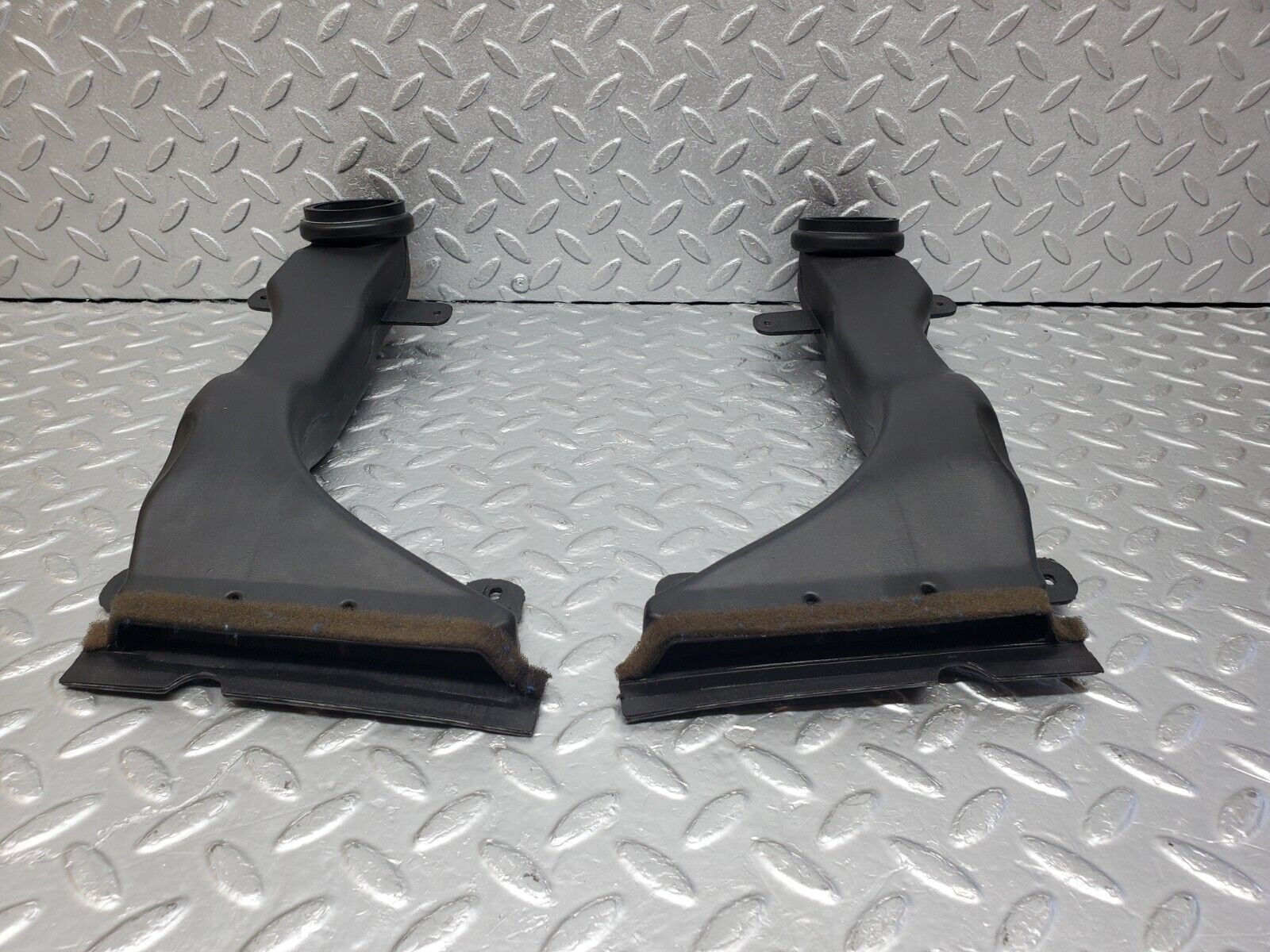 45050 Mercedes-Benz R129 300SL Coupe Front Air Vent Duct 2x 1298300444 1298300344