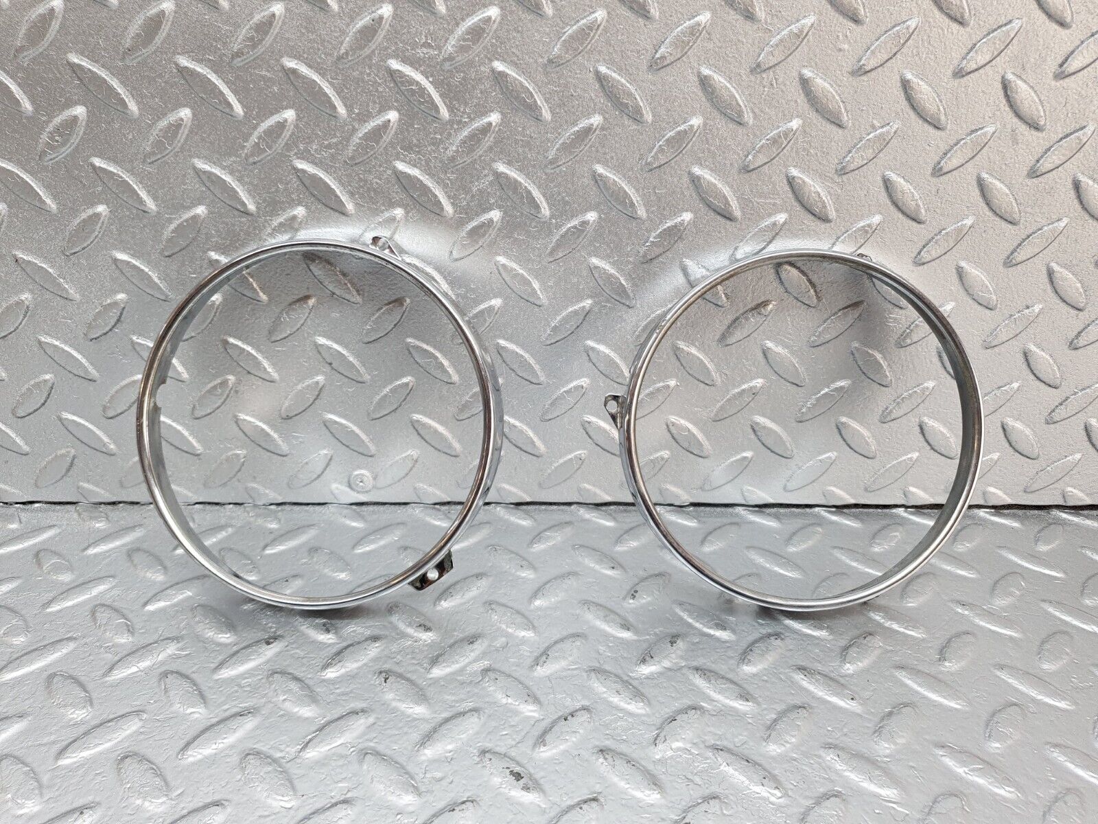 43275 Mercedes-Benz W108 280SE Headlight Chrome Frame