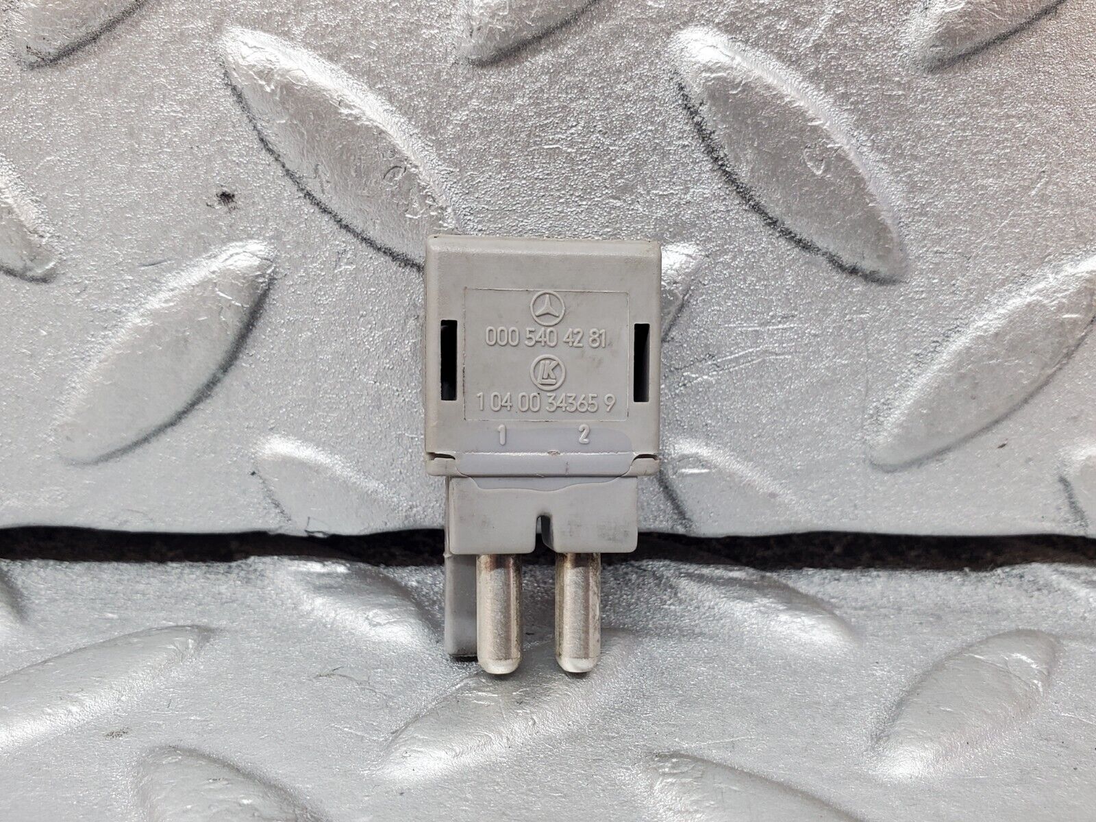 45601 Mercedes-Benz W126 420SE Seat Relay Diode Plug 0005404281
