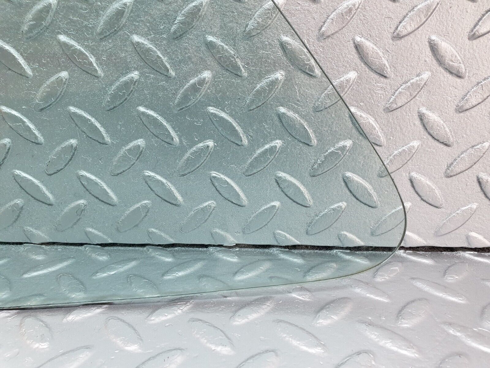 43061 Mercedes-Benz R107 Hardtop Quarter Window Glass Left Side