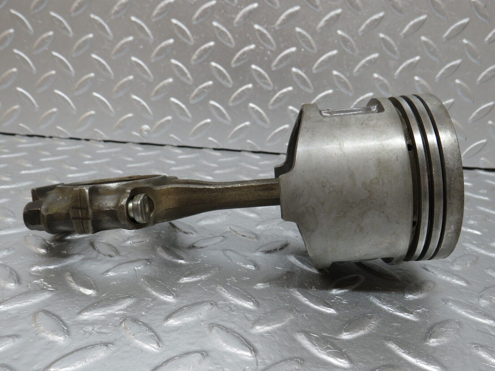 33035 Mercedes-Benz C107 R107 350 V8 Piston With Connecting Rod 92mm 11607