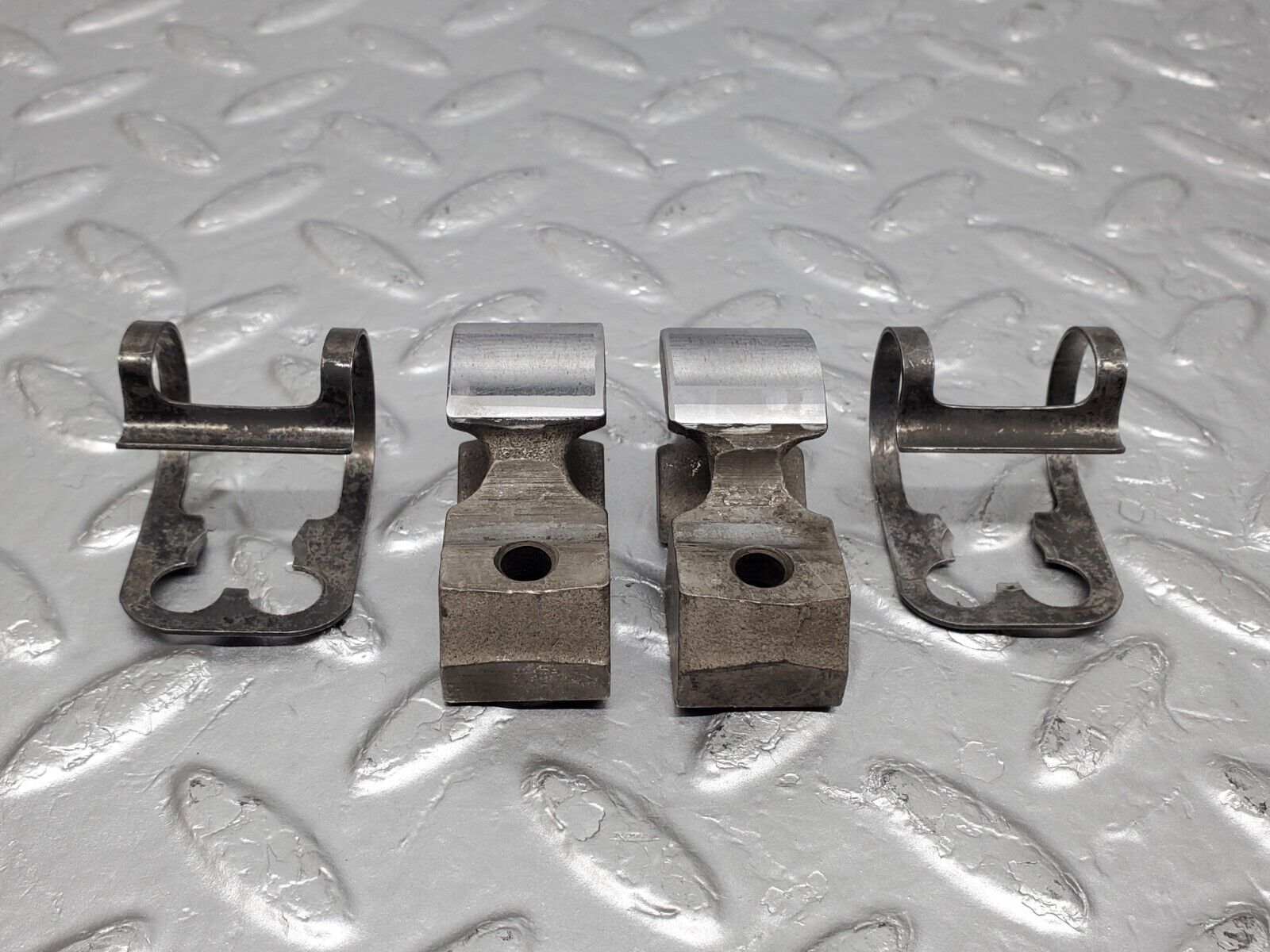 45478 Mercedes-Benz 280E M110.988 Valve Rocker Arm With Retaining Spring