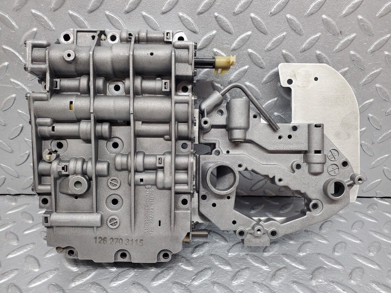 44575 Mercedes-Benz W123 280E Automatic Gearbox Valve Body 722.309 1262703115 1262772901