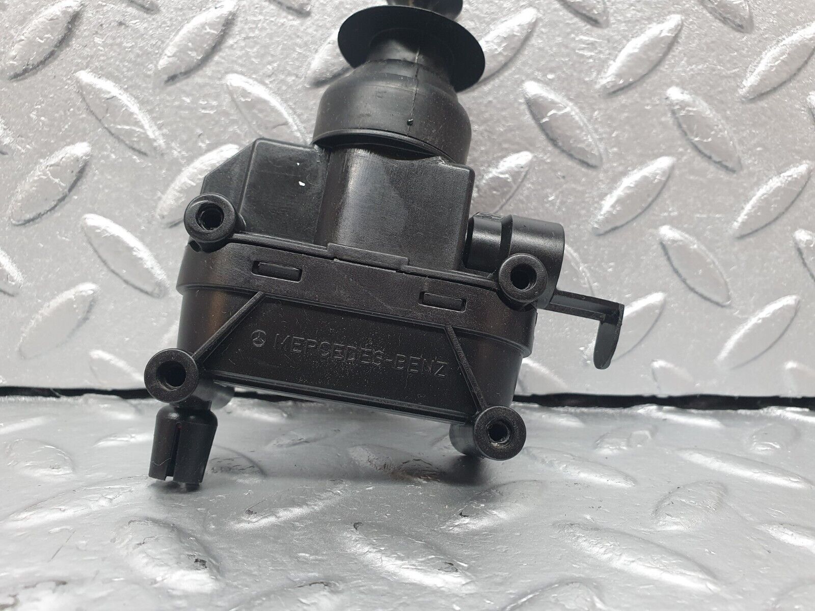 42479 Mercedes-Benz R129 320SL Coupe Left Door Lock Vacuum Actuator