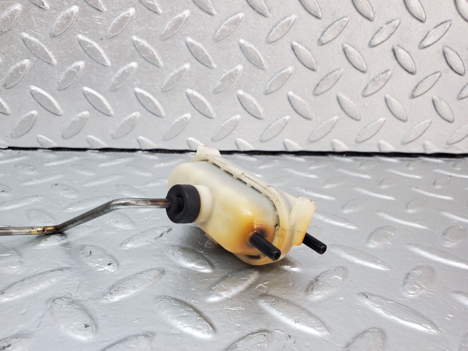 44434 Mercedes-Benz W123 280E Fuel Tank Flap Cap Vacuum Actuator