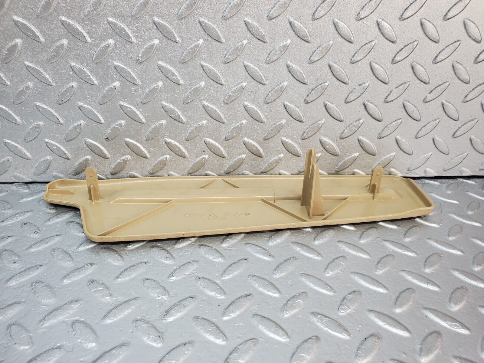 45607 Mercedes-Benz W126 420SE Seat Cover Trim Right Side 1269190820