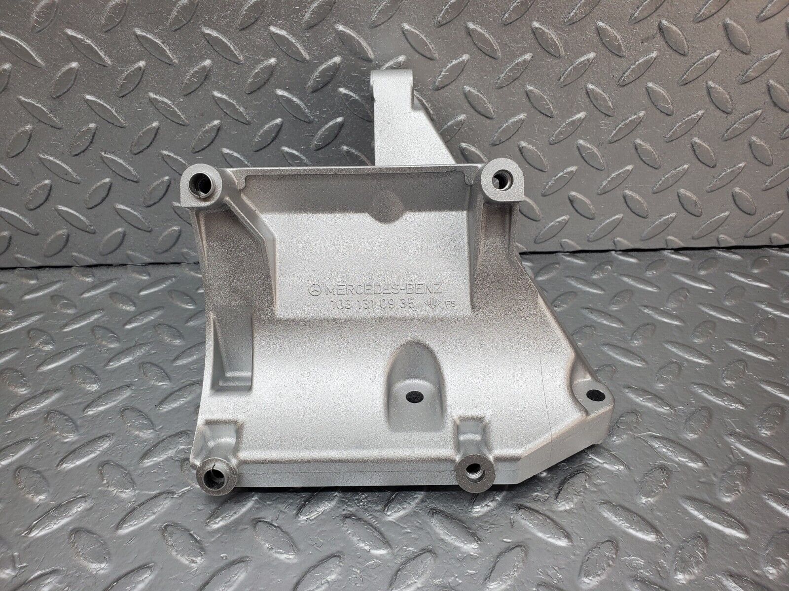 45081 Mercedes-Benz R129 300SL Coupe Power Steering Pump Bracket 1031310935