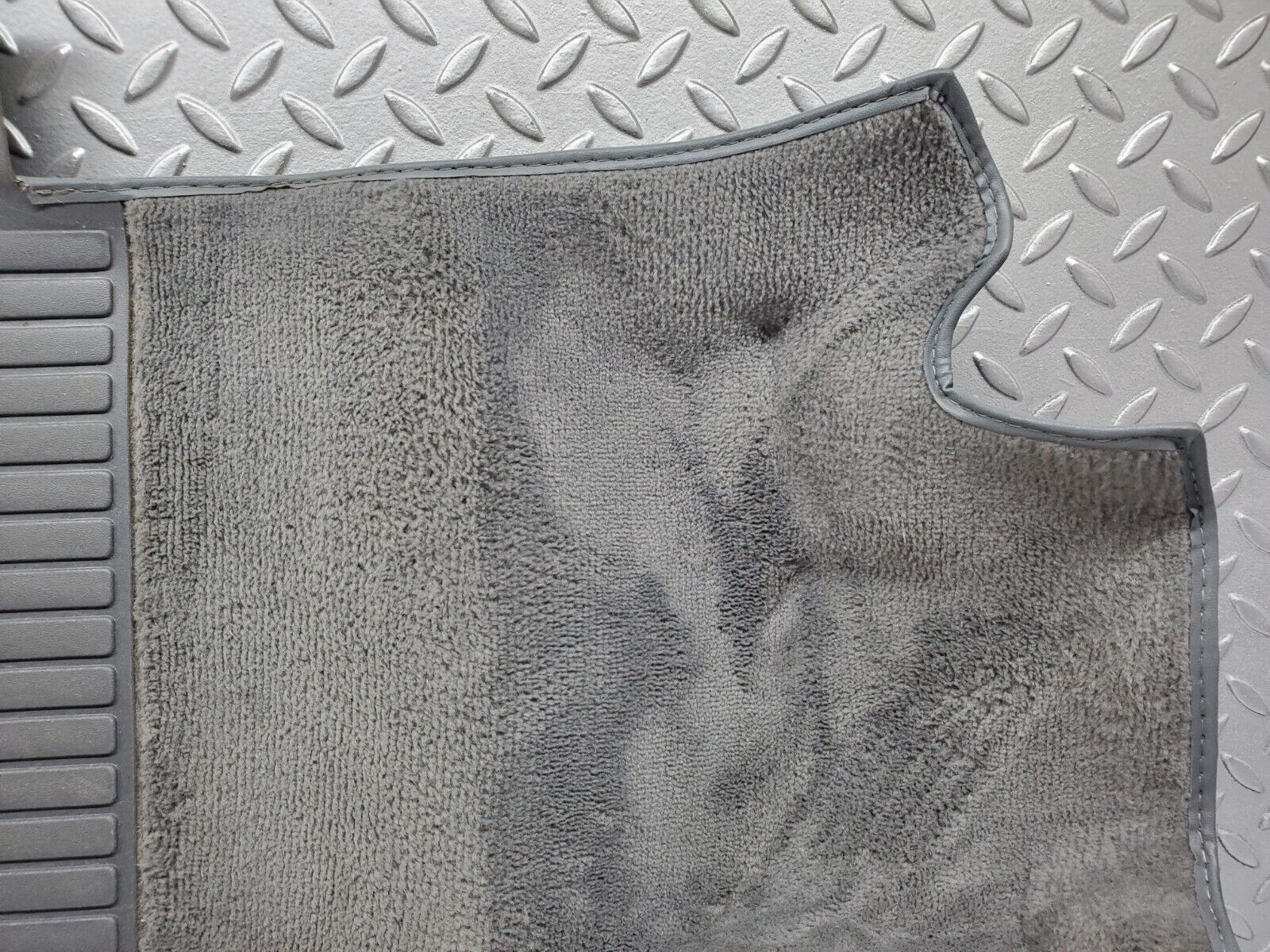 44739 Mercedes-Benz W124 220E Front Right Floor Carpet Grey 1246803840