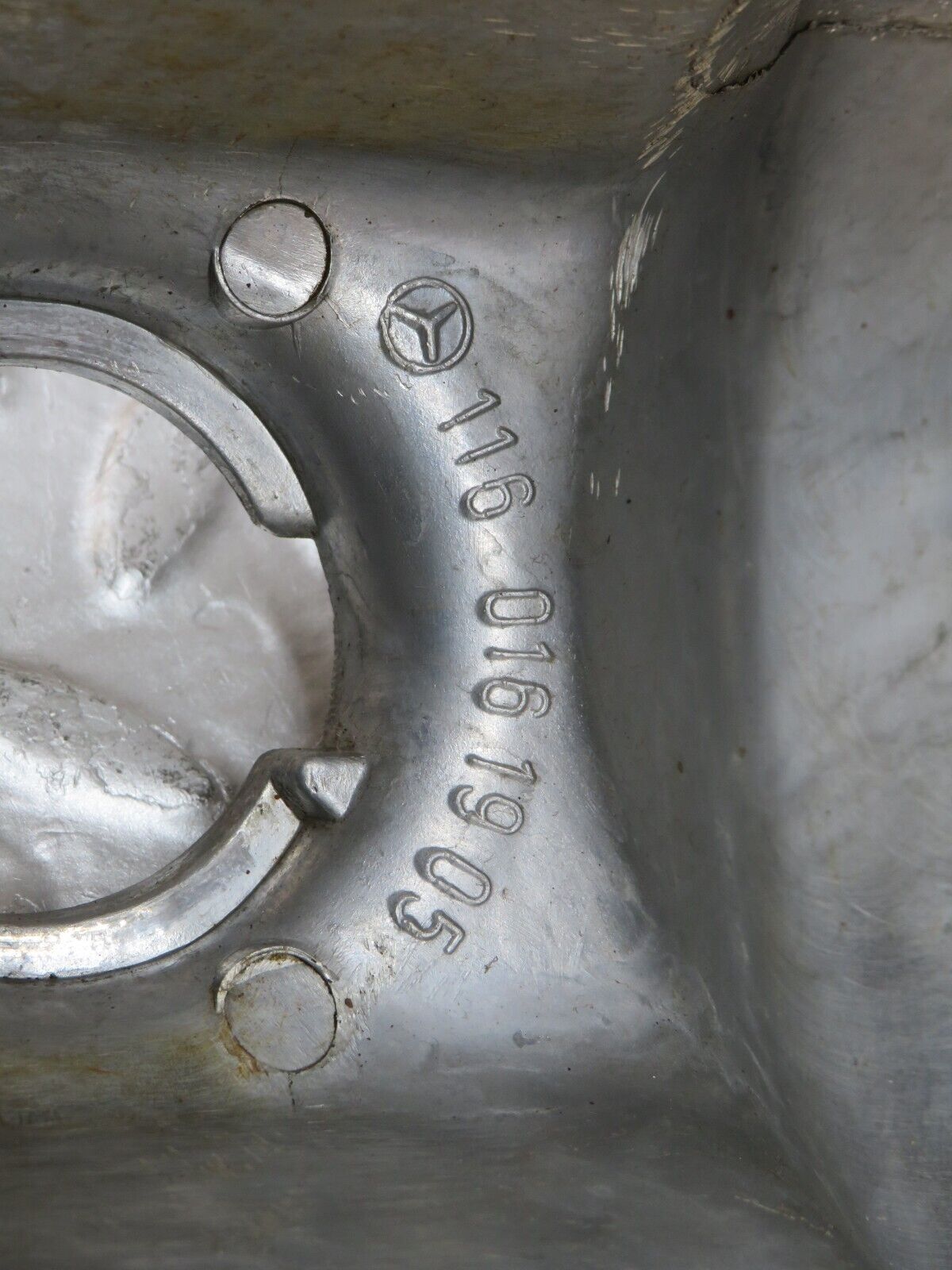 32843 Mercedes-Benz C107 R107 350 V8 Cylinder Head Valve Cover Right Side 1160161905