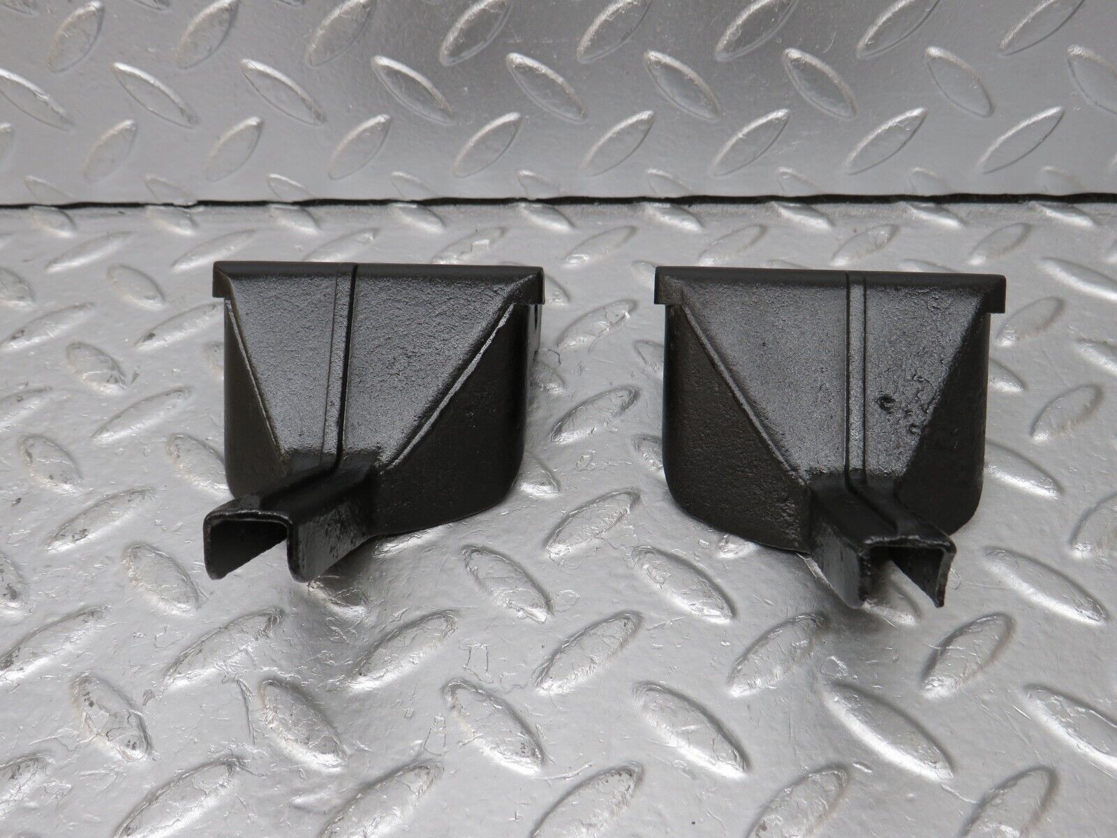 34600 Mercedes-Benz C126 380SEC Front Bumper Bracket 2x 1268851114 1268851214