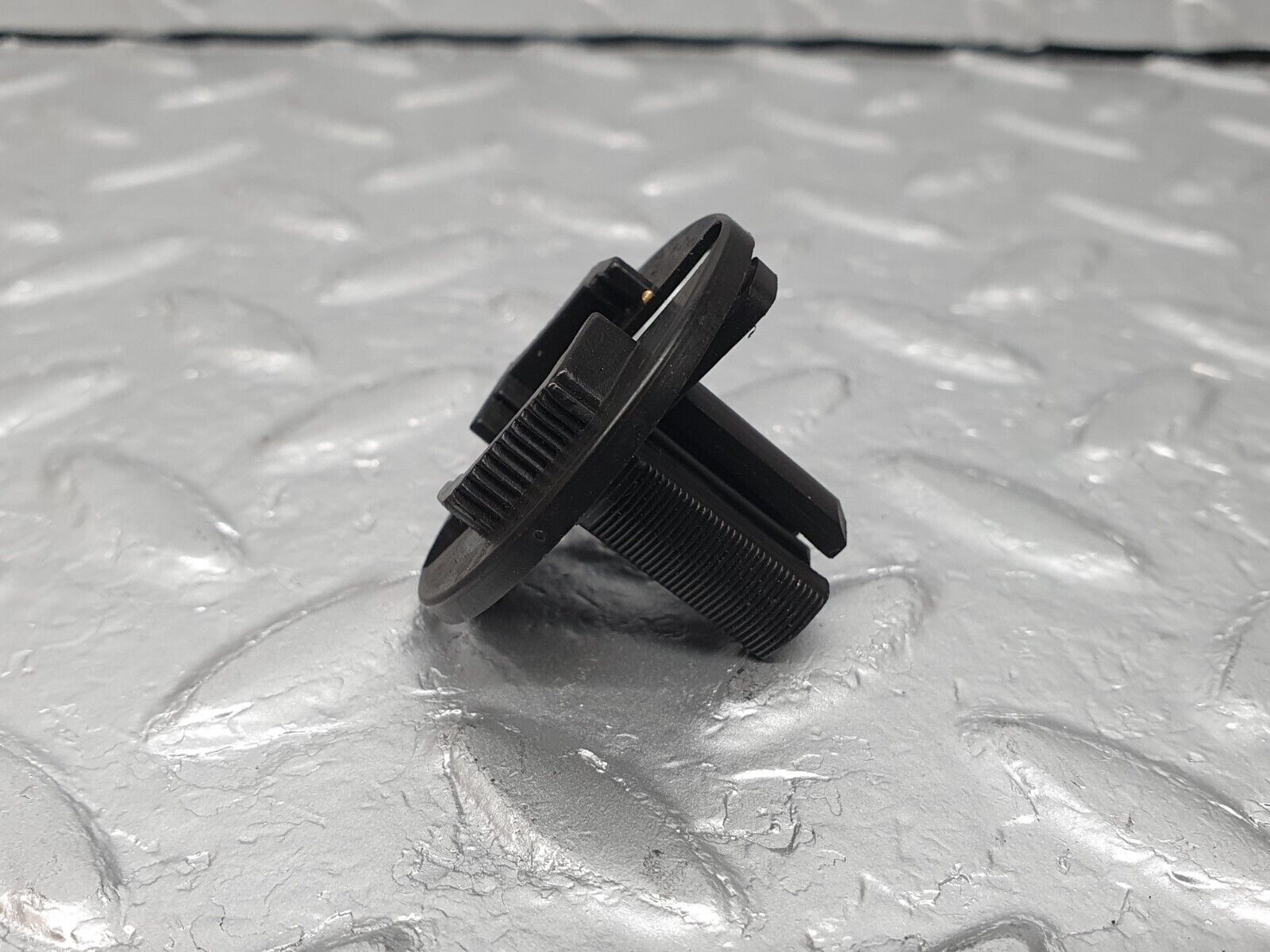 41689 Mercedes-Benz W124 200E Radiator Fan Shroud Holder