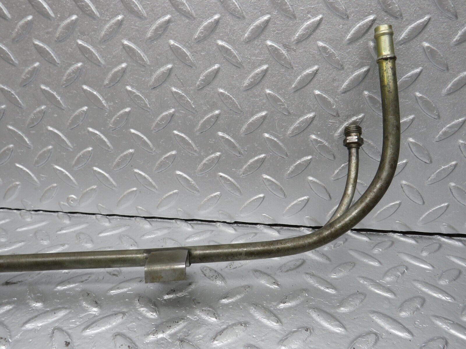 40075 Mercedes-Benz R107 350SL Oil Pipe Line