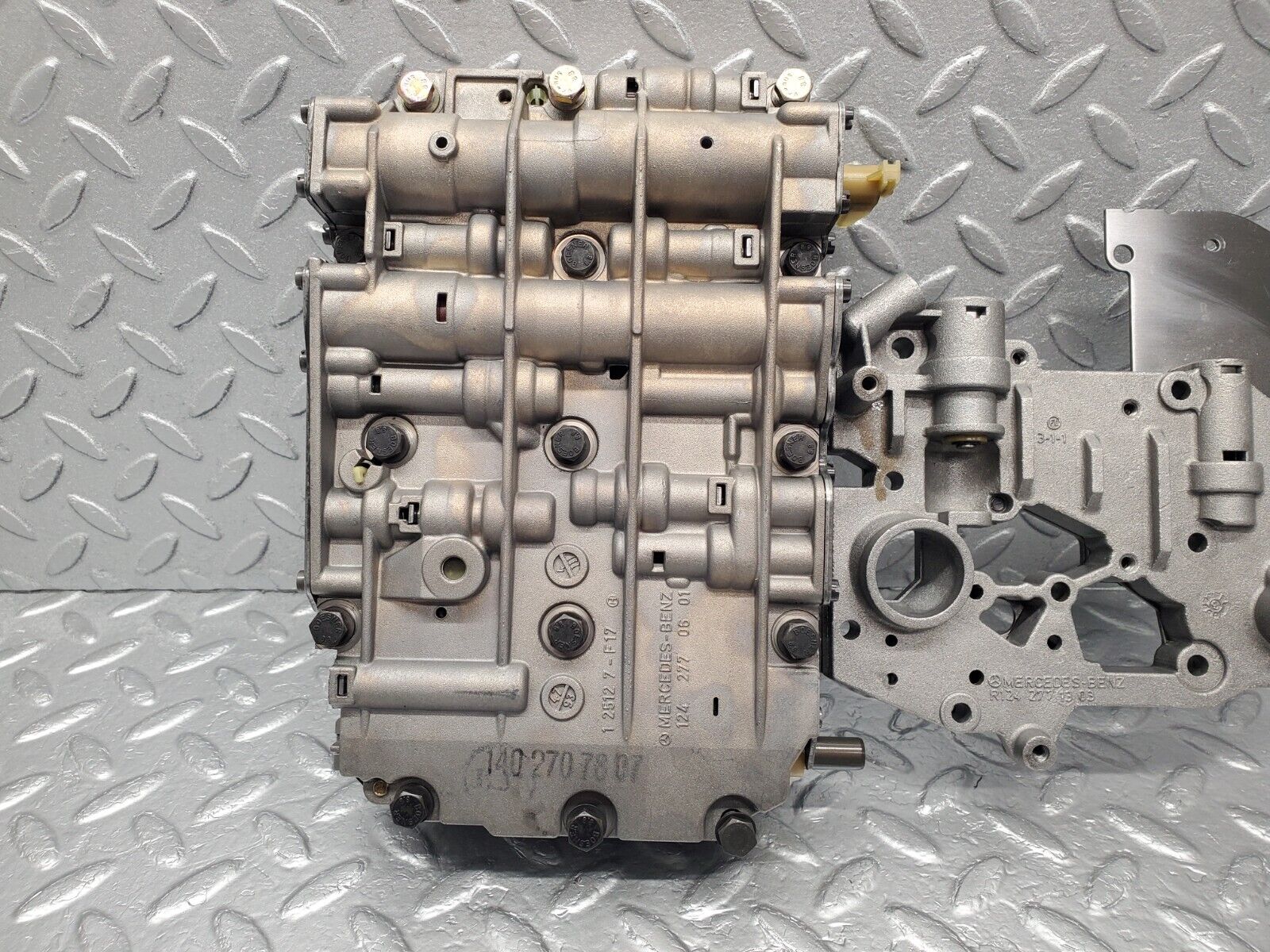 46313 Mercedes-Benz W124 280E Automatic Gearbox Valve Body 722.433 1242770601 1242771303