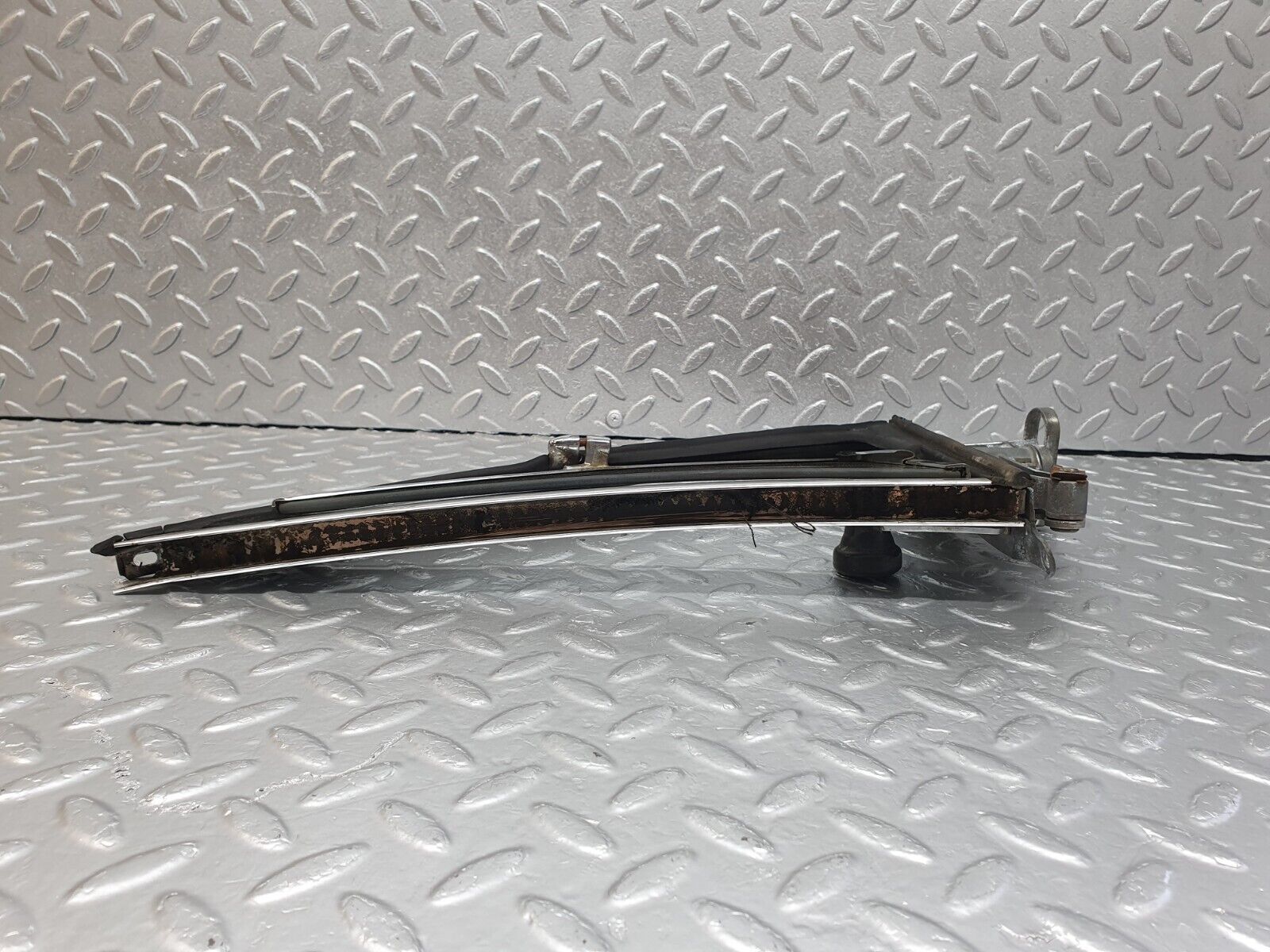 43225 Mercedes-Benz W108 280SE Front Right Quarter Window