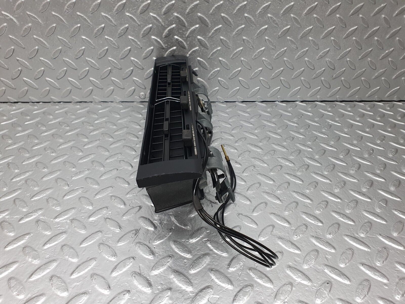 43697 Mercedes-Benz C126 380SEC Coupe Dashboard Centre Air Vent 1268310030 1268300054 1268310130