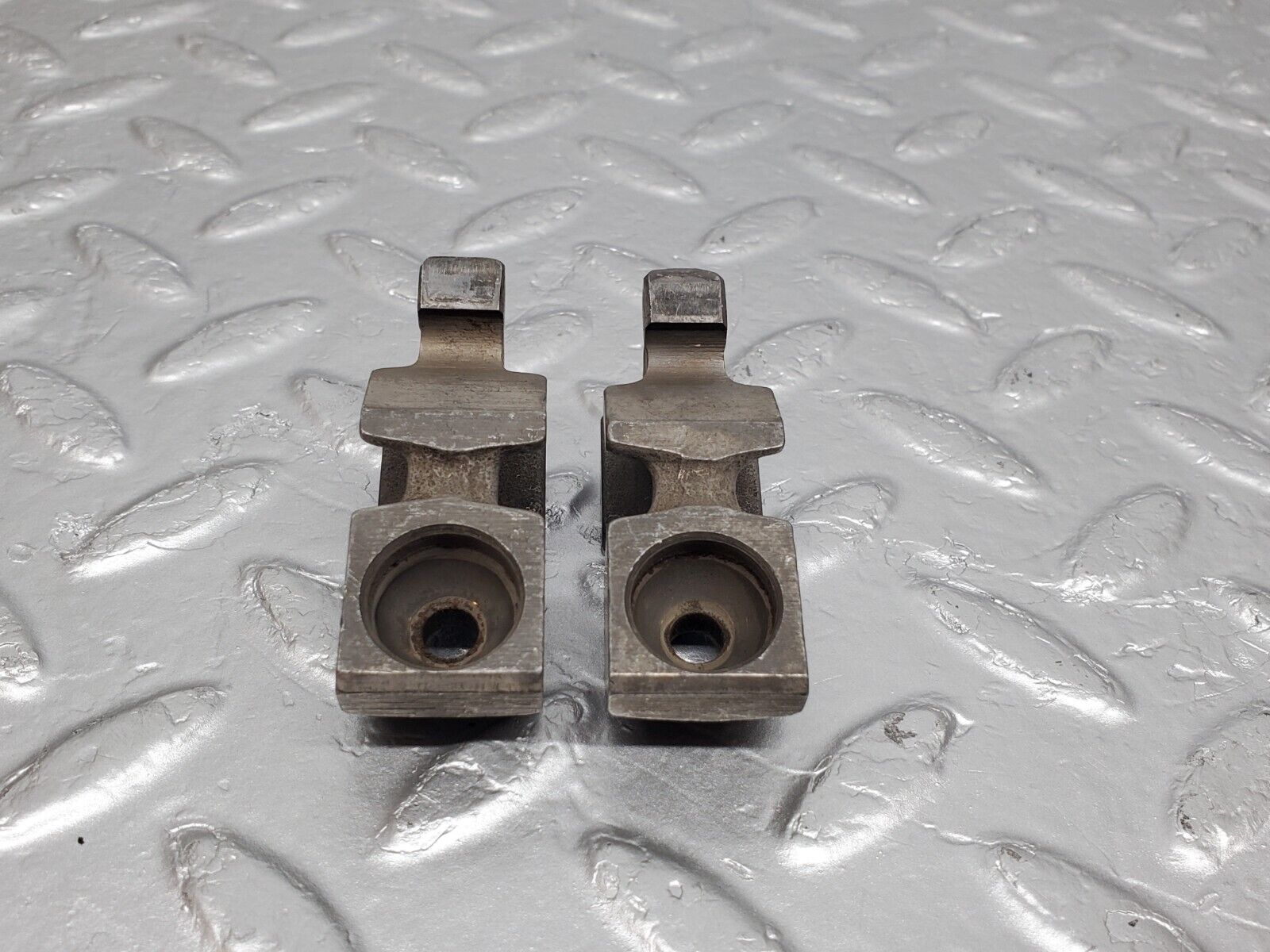 45475 Mercedes-Benz 280E M110.988 Valve Rocker Arm With Retaining Spring