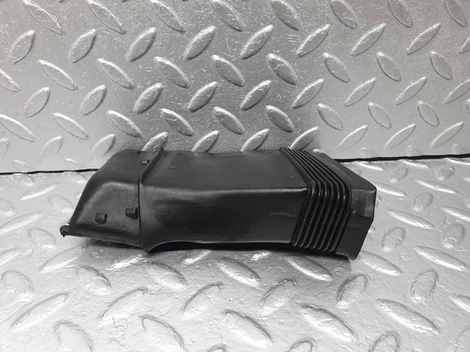 41825 Mercedes-Benz W202 C200 Air Duct Pipe 2028300425