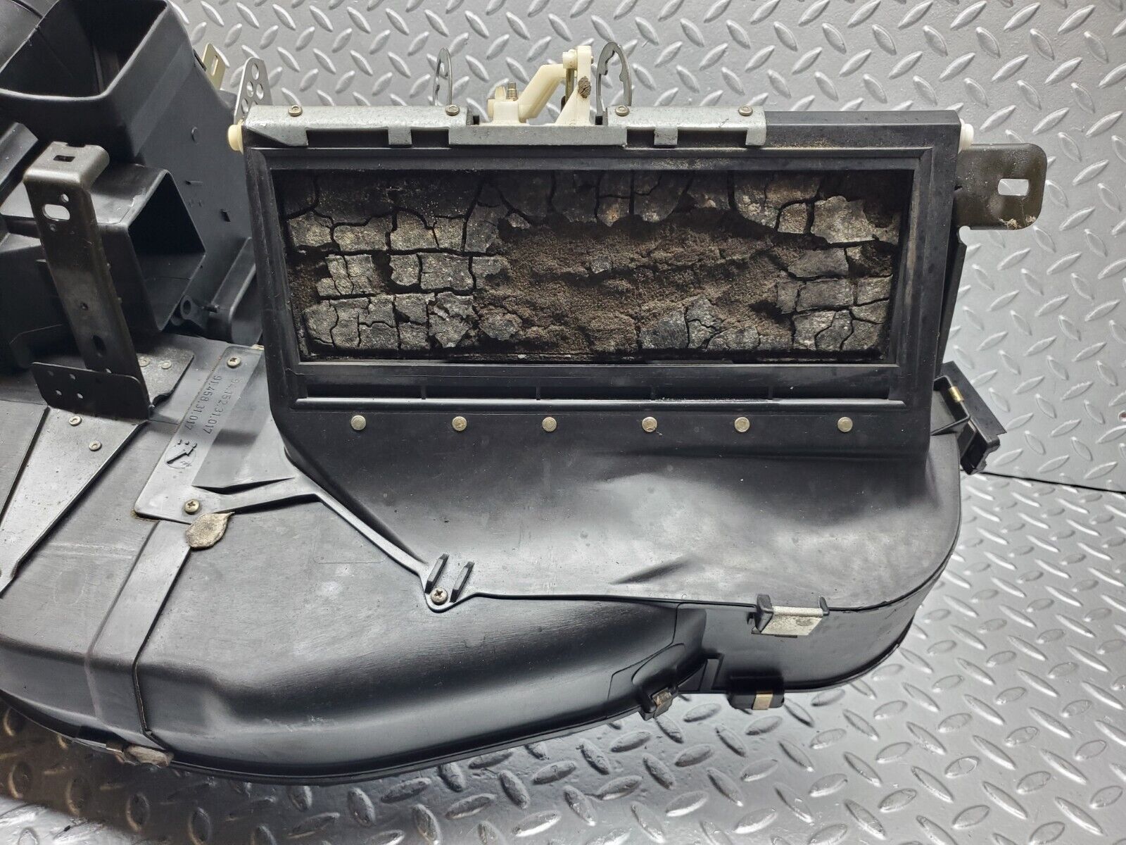 45897 Mercedes-Benz W126 420SE Heater Box Blower Housing Behr