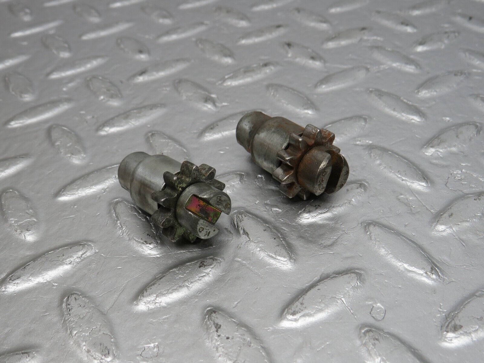 39295 Mercedes-Benz R107 500SL Rear Brake Regulator